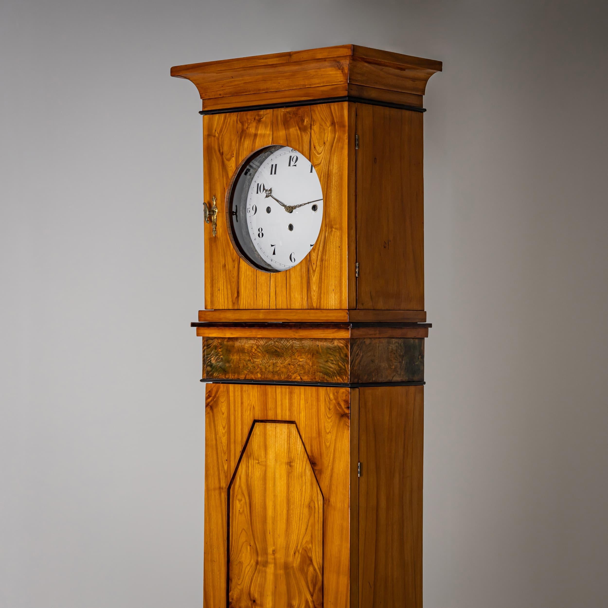 Grande orologio a cassa lunga Biedermeier in legno di ciliegio, Germania, 1820 circa in vendita 2