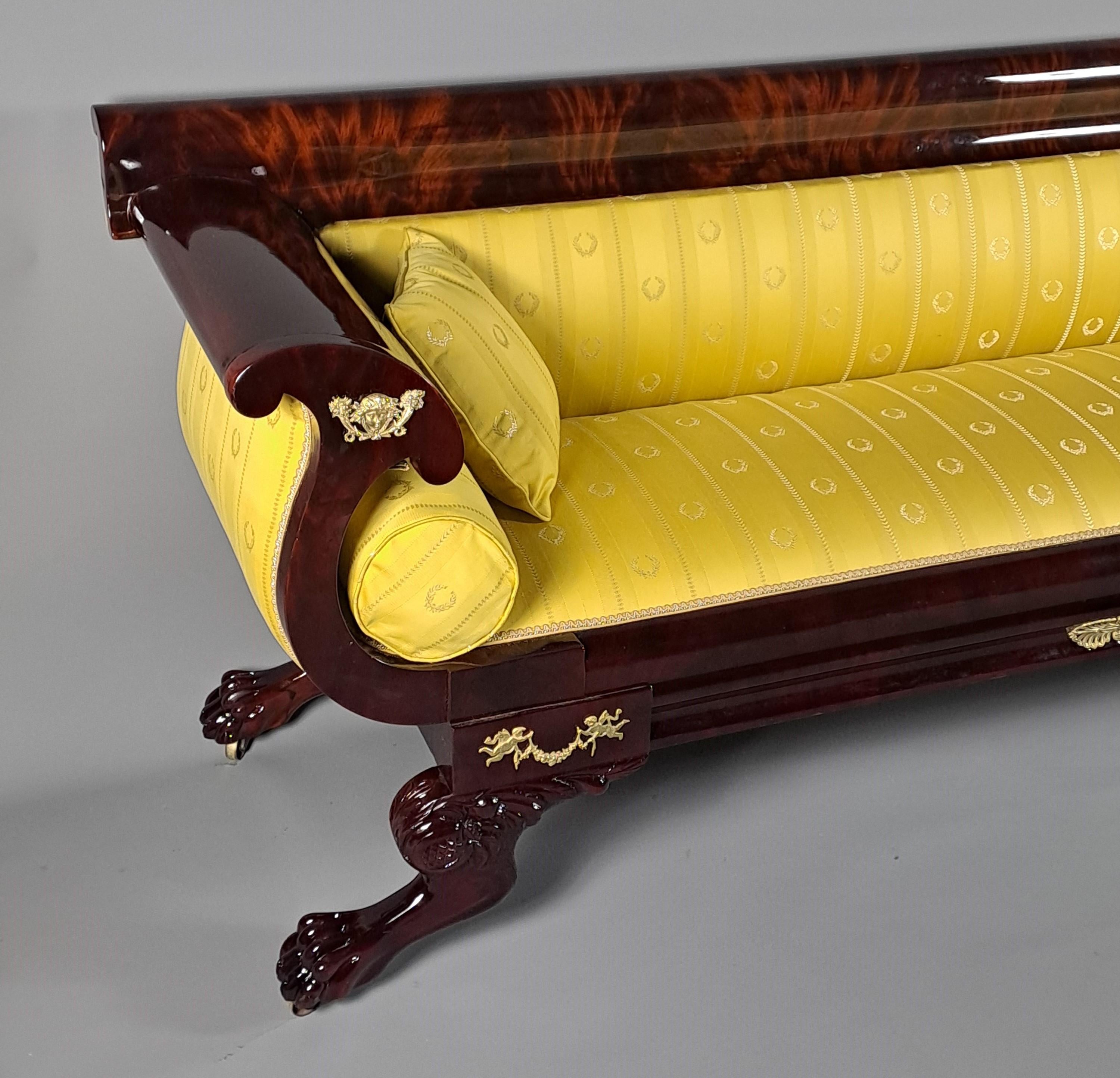 Sofá / Banqueta Biedermeier Grande En Caoba Burl Austríaco en venta