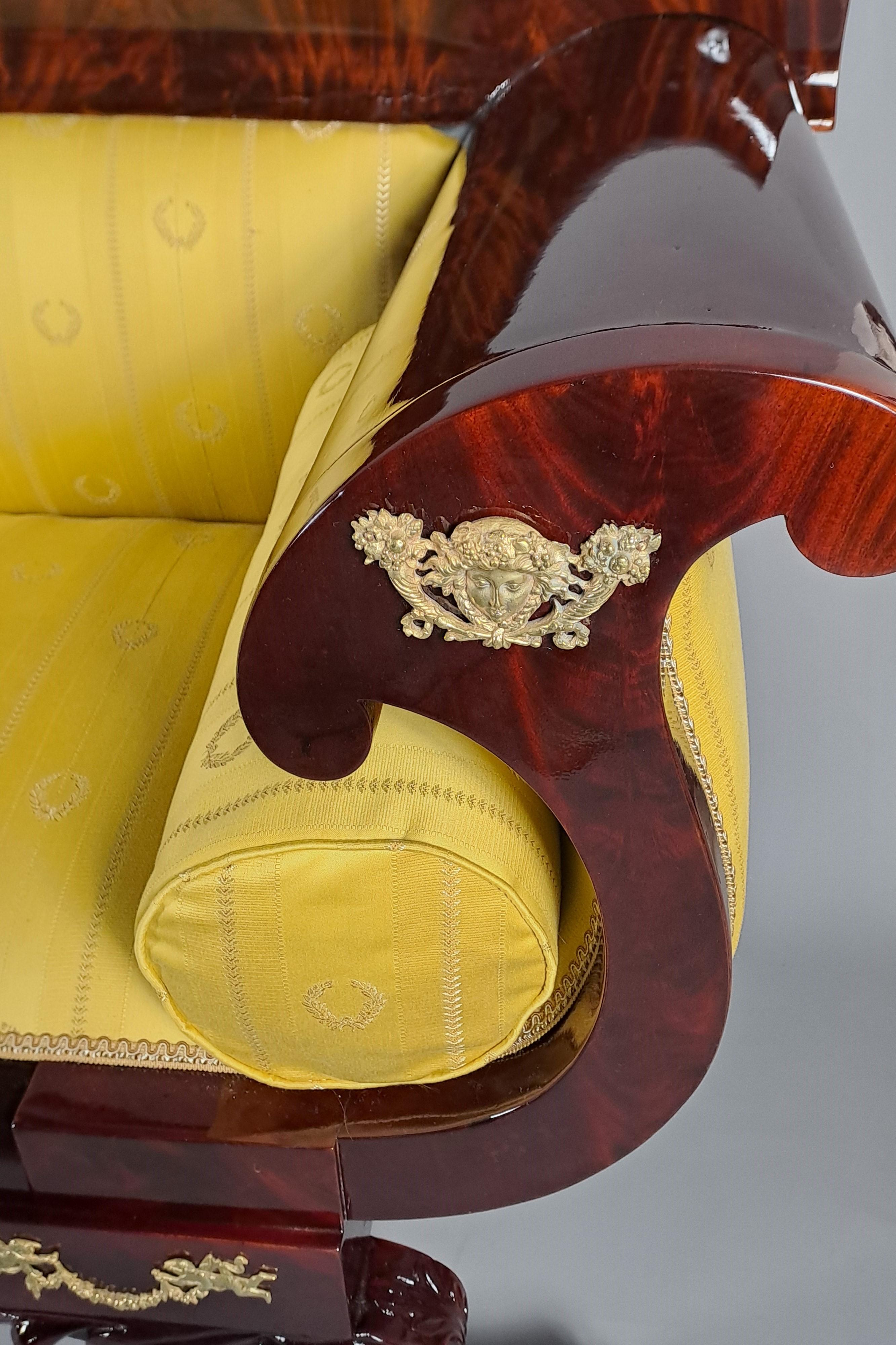 Sofá / Banqueta Biedermeier Grande En Caoba Burl siglo XIX en venta