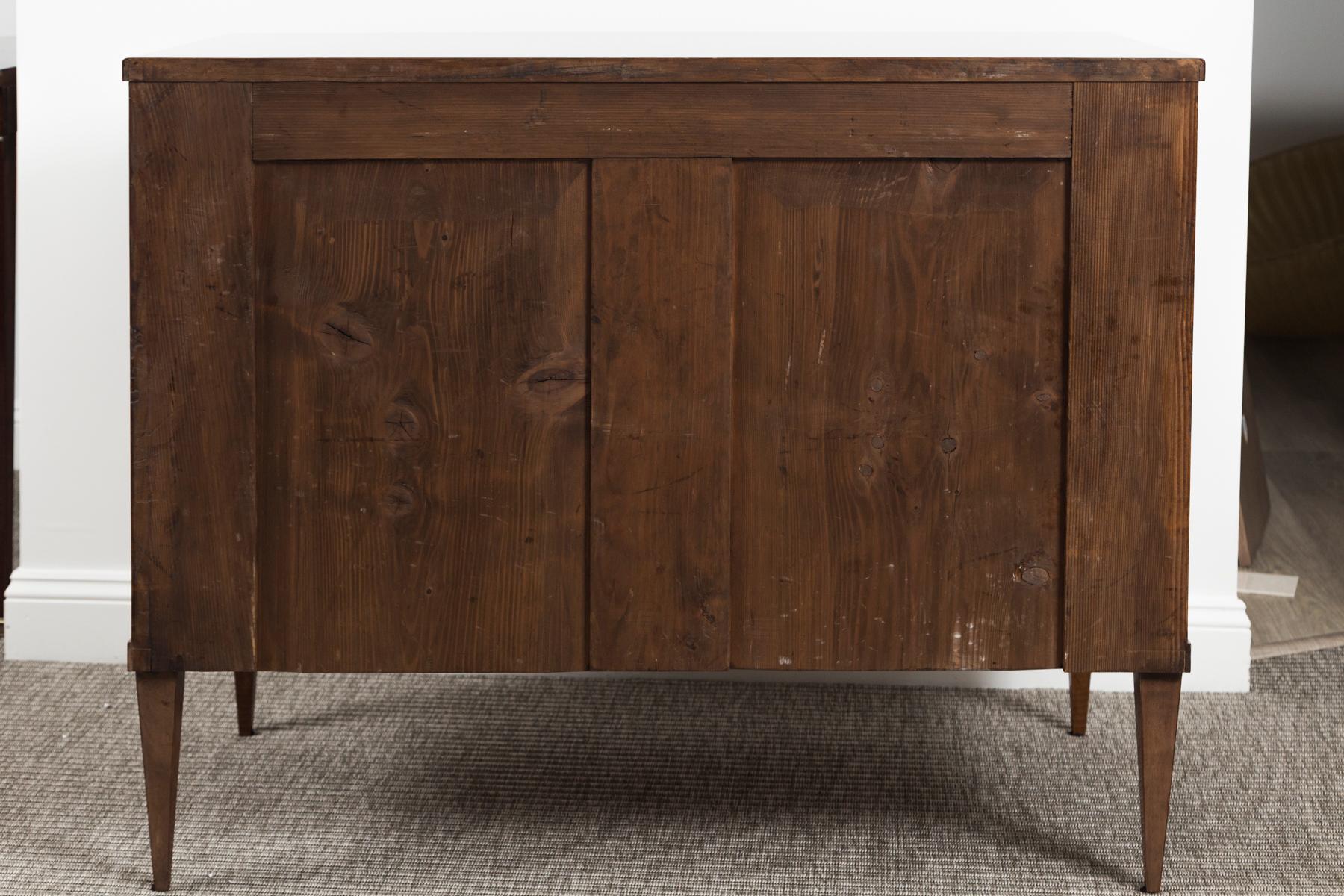 Grande cassettiera Biedermeier in noce in vendita 4