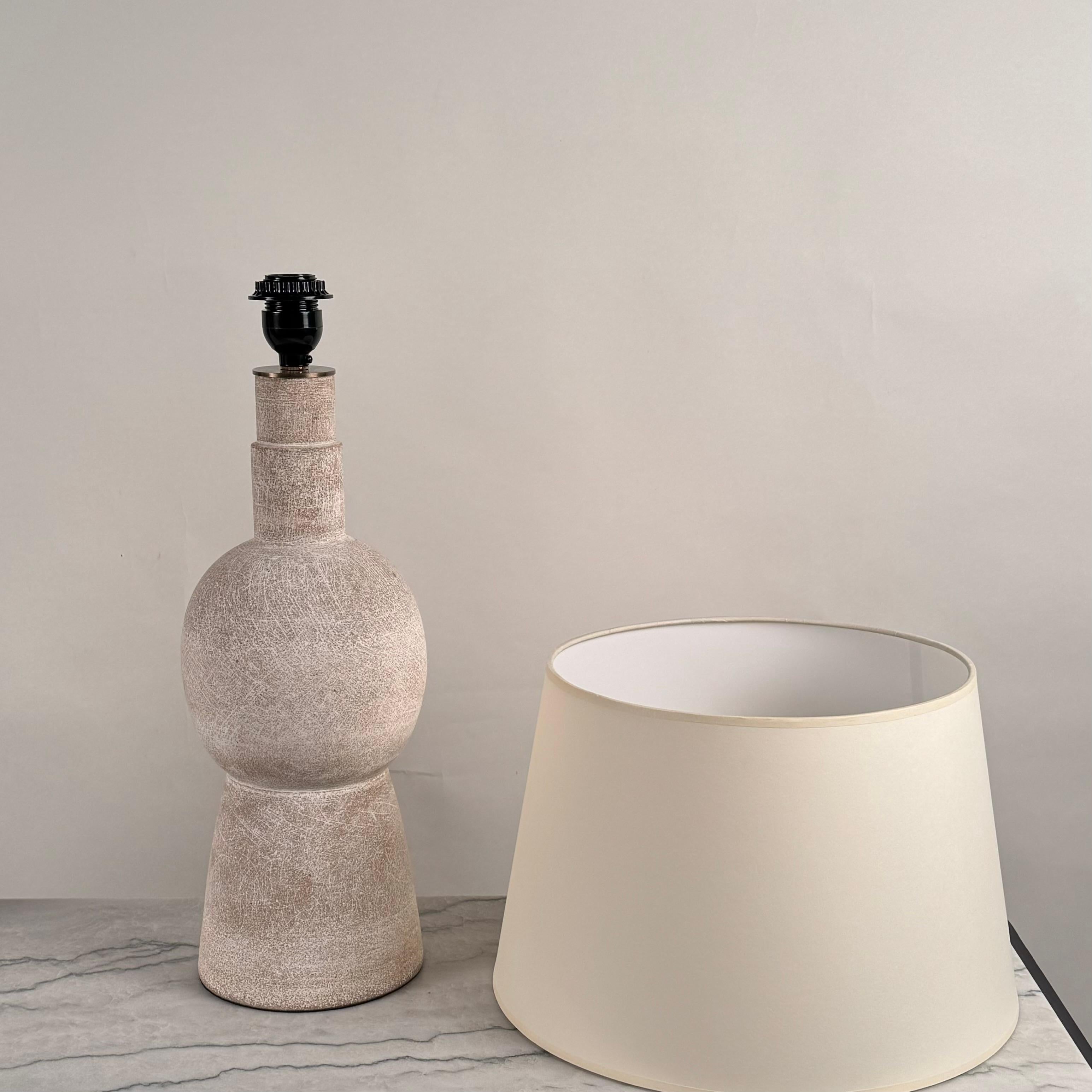 Grande lampe en grès blanc 