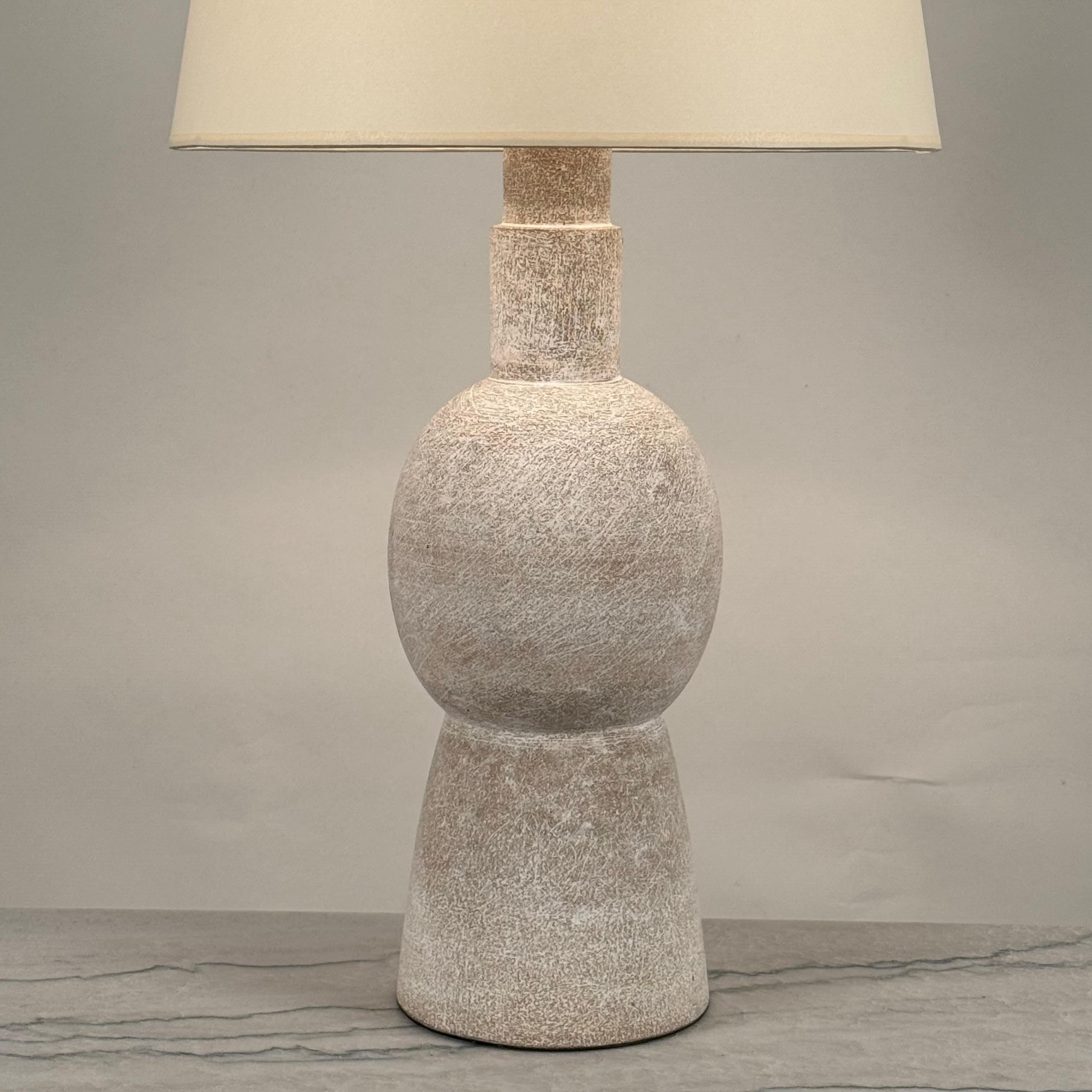 Grande lampe en grès blanc 