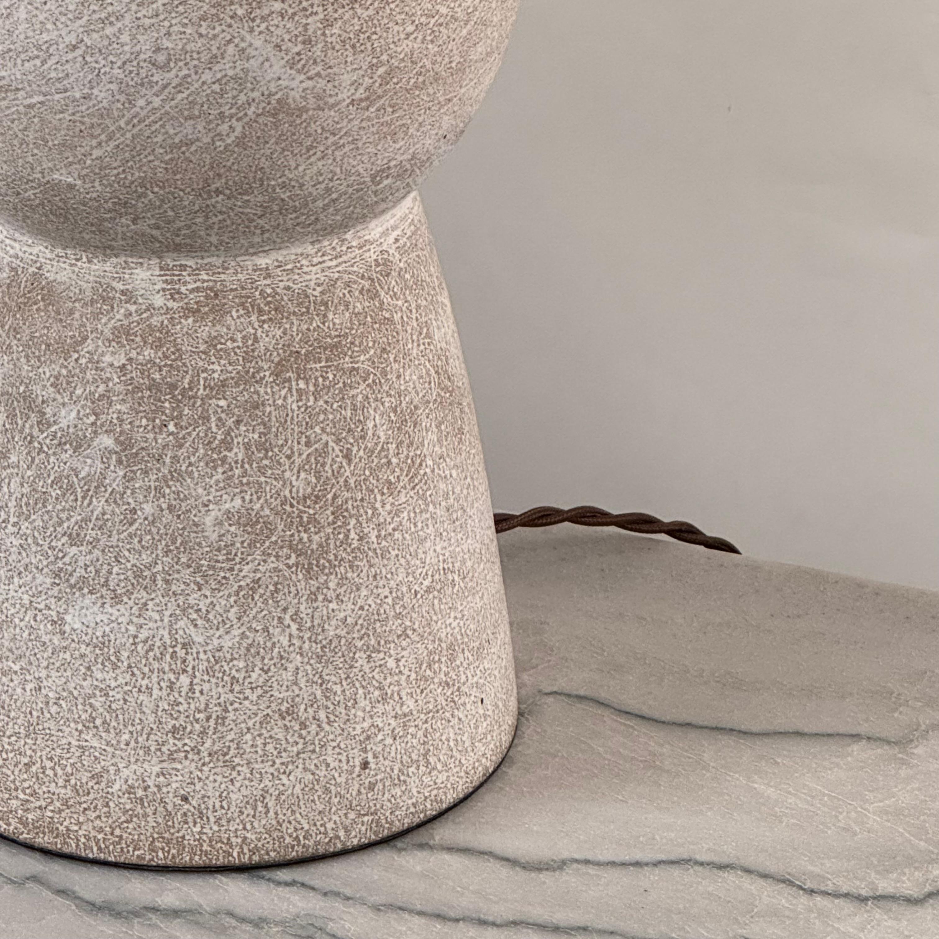 Grande lampe en grès blanc 