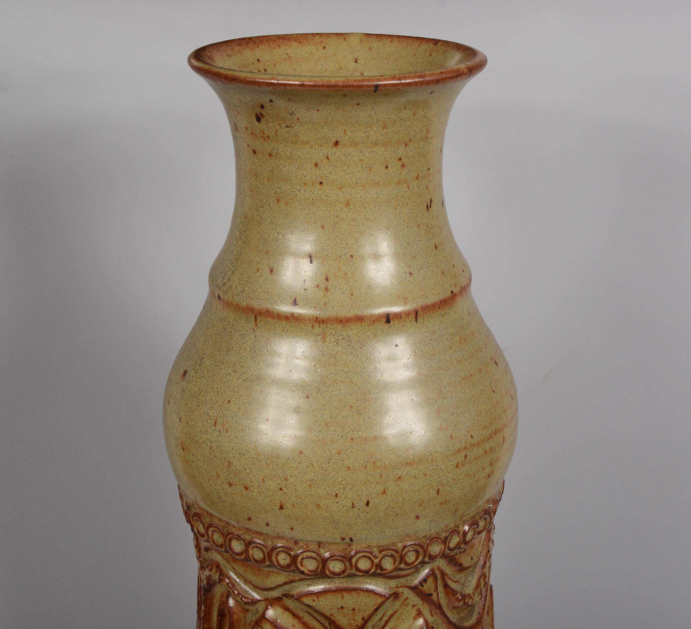 Large Bill and June Vaughn Ceramic Floor Vase In Good Condition In San Mateo, CA