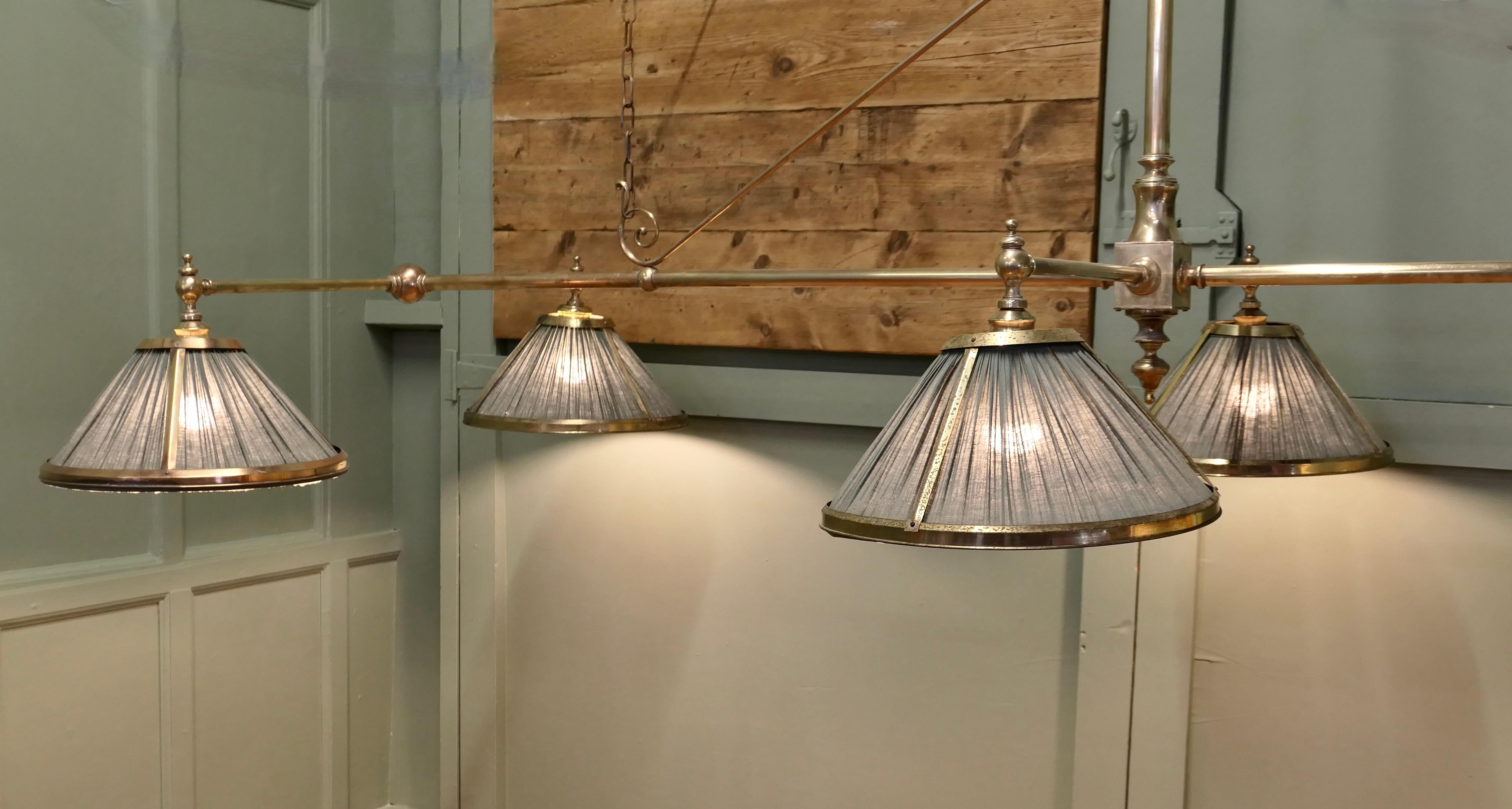 Ottone Tavolo da biliardo grande 6 lampade Luce a sospensione in ottone   Questo fantastico pezzo è stato progettato in vendita