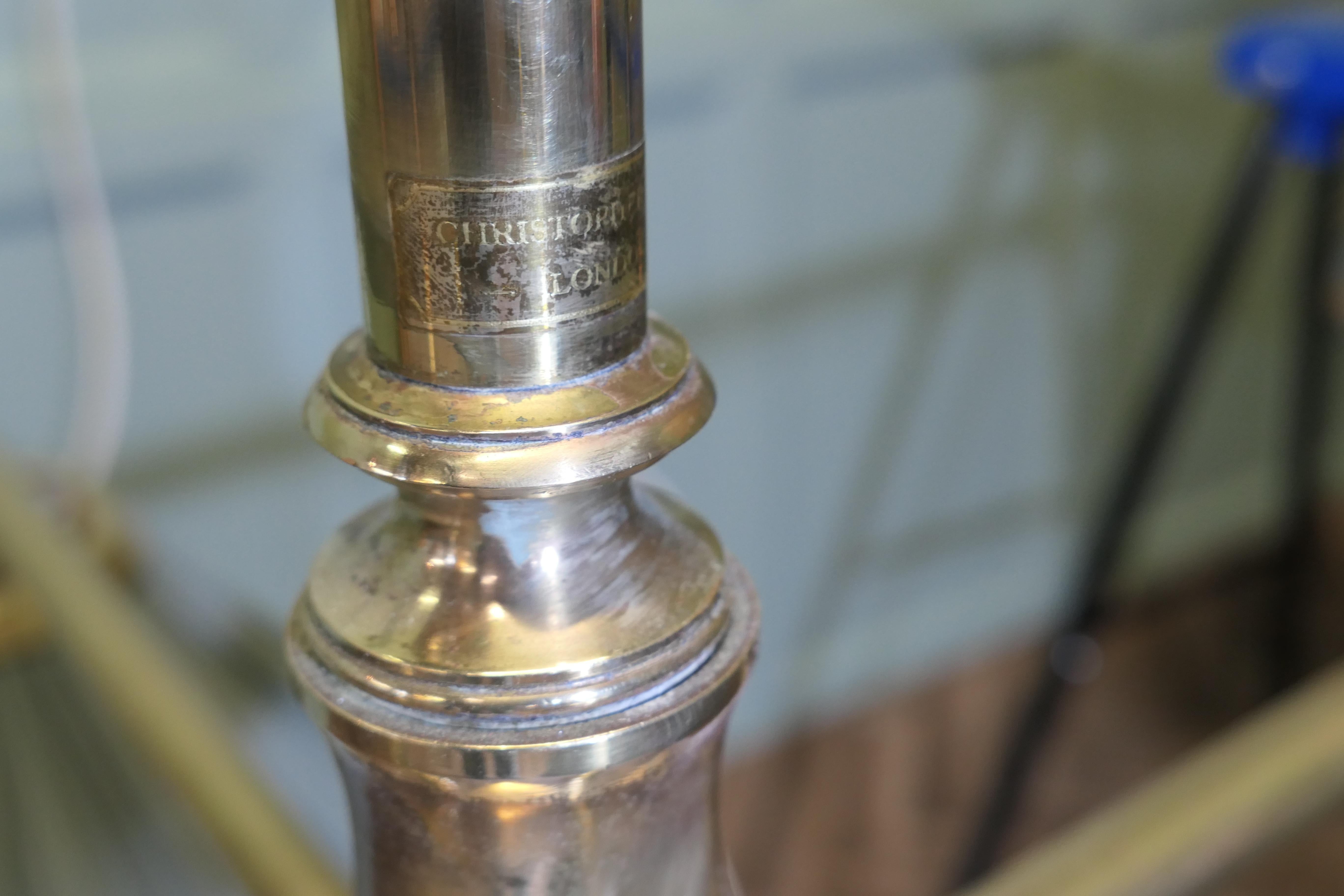 Tavolo da biliardo grande 6 lampade Luce a sospensione in ottone   Questo fantastico pezzo è stato progettato in vendita 1