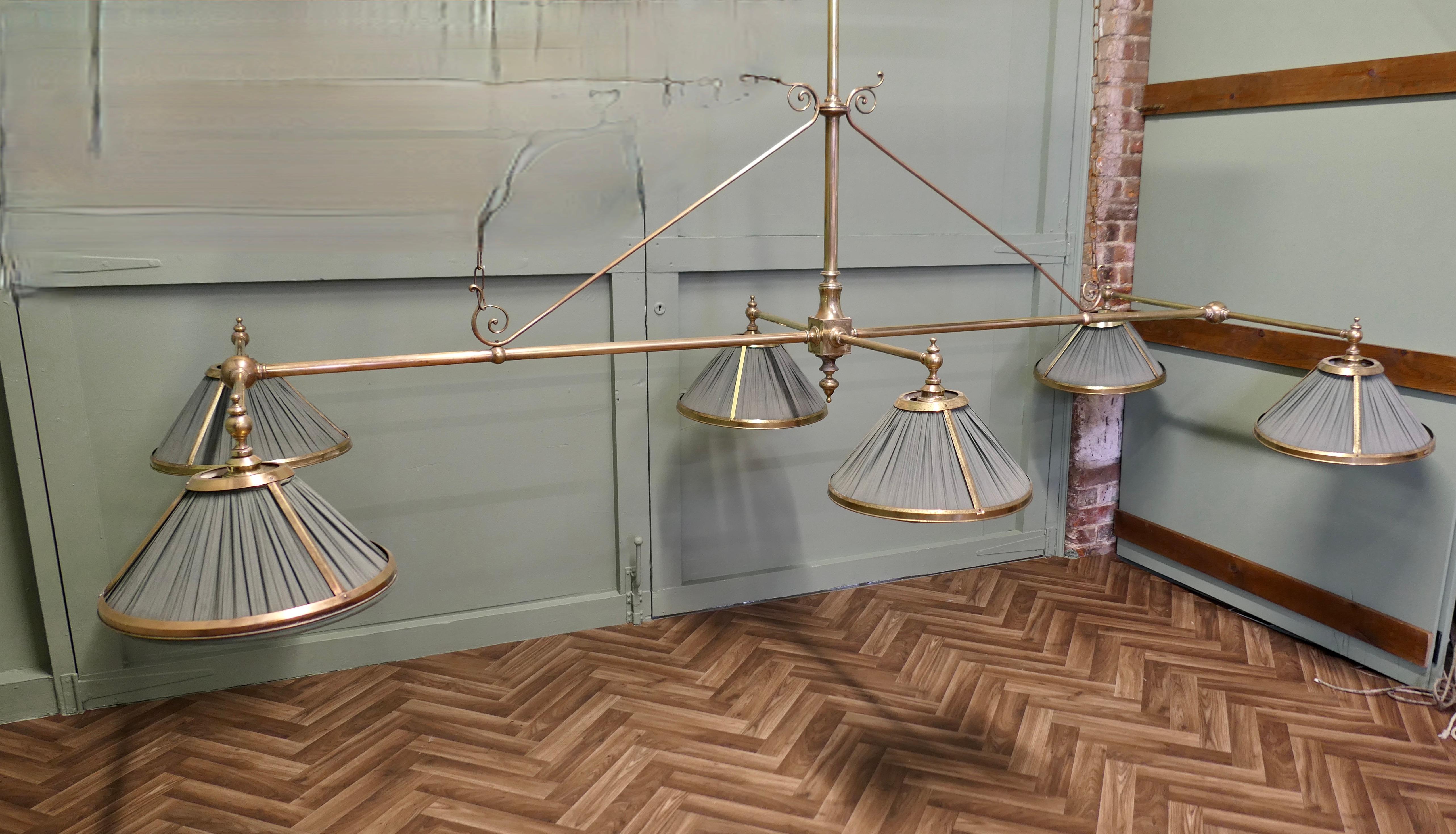 Tavolo da biliardo grande 6 lampade Luce a sospensione in ottone   Questo fantastico pezzo è stato progettato in vendita 2