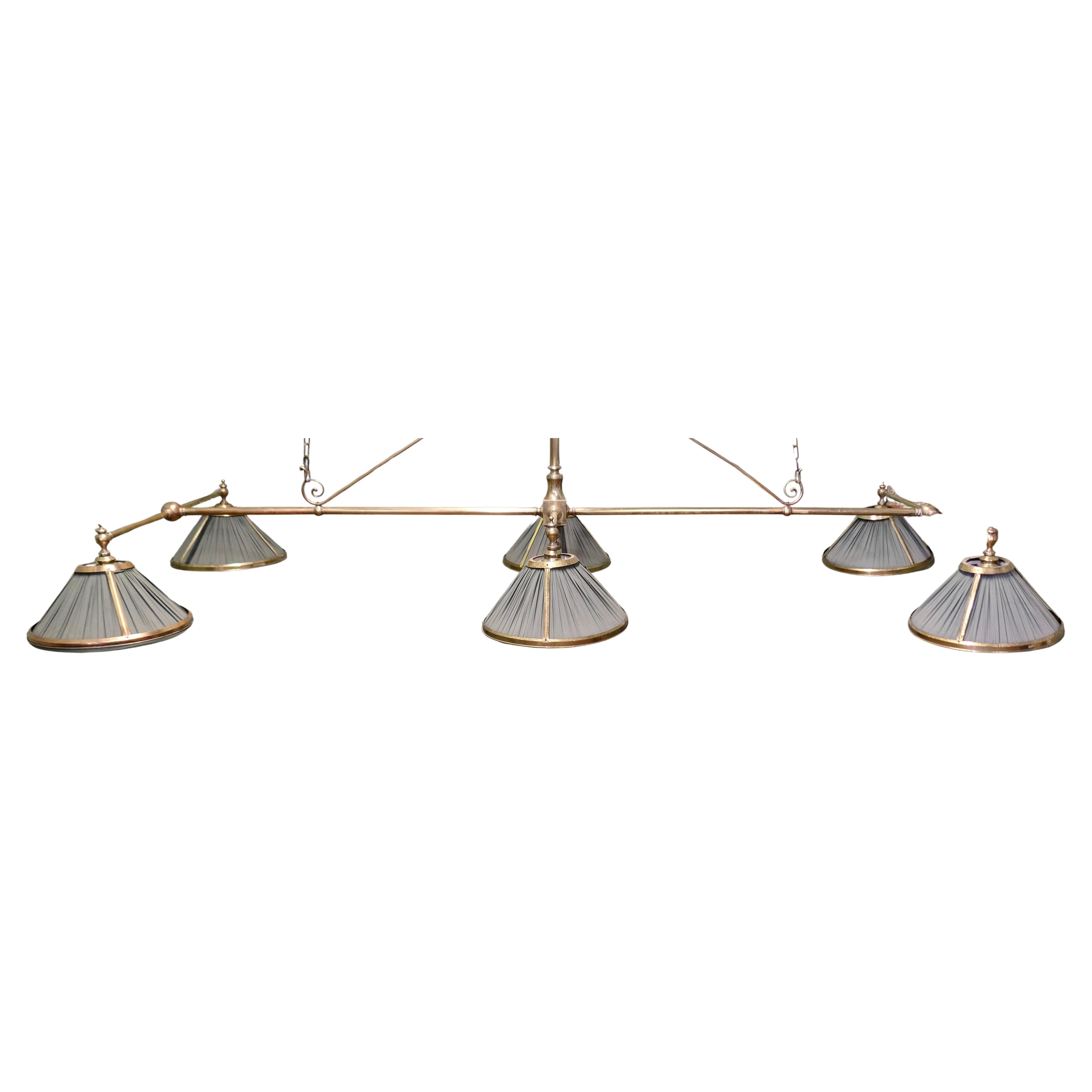 Tavolo da biliardo grande 6 lampade Luce a sospensione in ottone   Questo fantastico pezzo è stato progettato