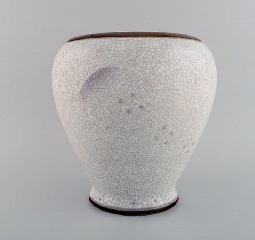 Große Bing- und Grndahl-Vase aus zerbrochenem Porzellan mit Tierleder, 1920er Jahre (Handbemalt) im Angebot