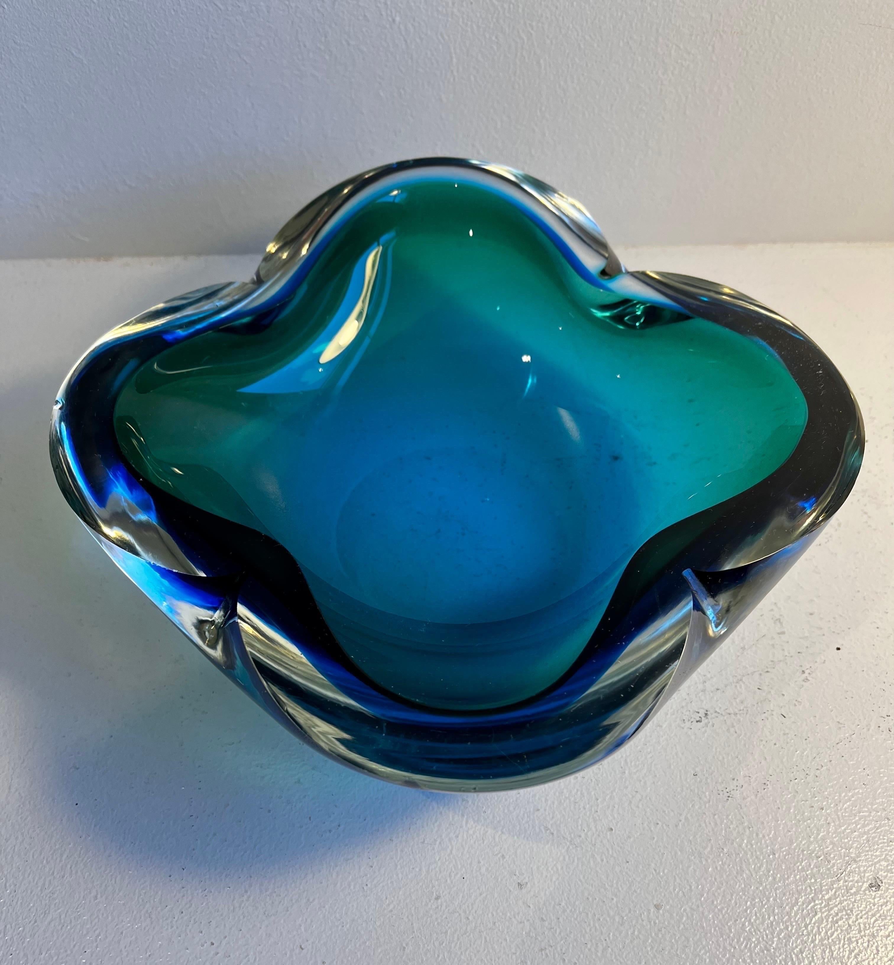 Biomorfo in vetro di Murano Blue & Greene 
Ciotola o piatto
Murano, Venezia, Italia, circa 1970

