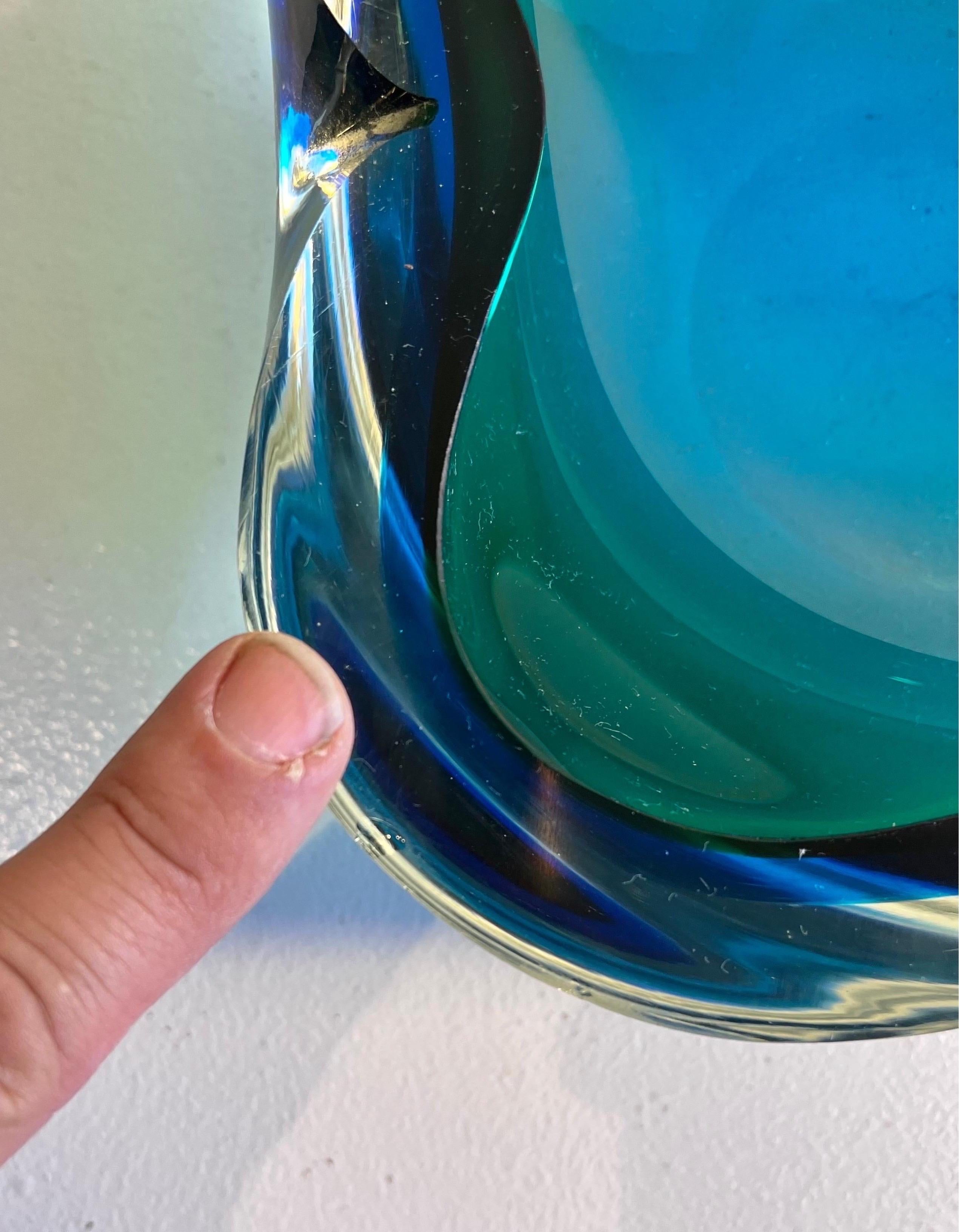 Grande ciotola biomorfa in vetro blu e verde di Murano, circa 1970 in vendita 2