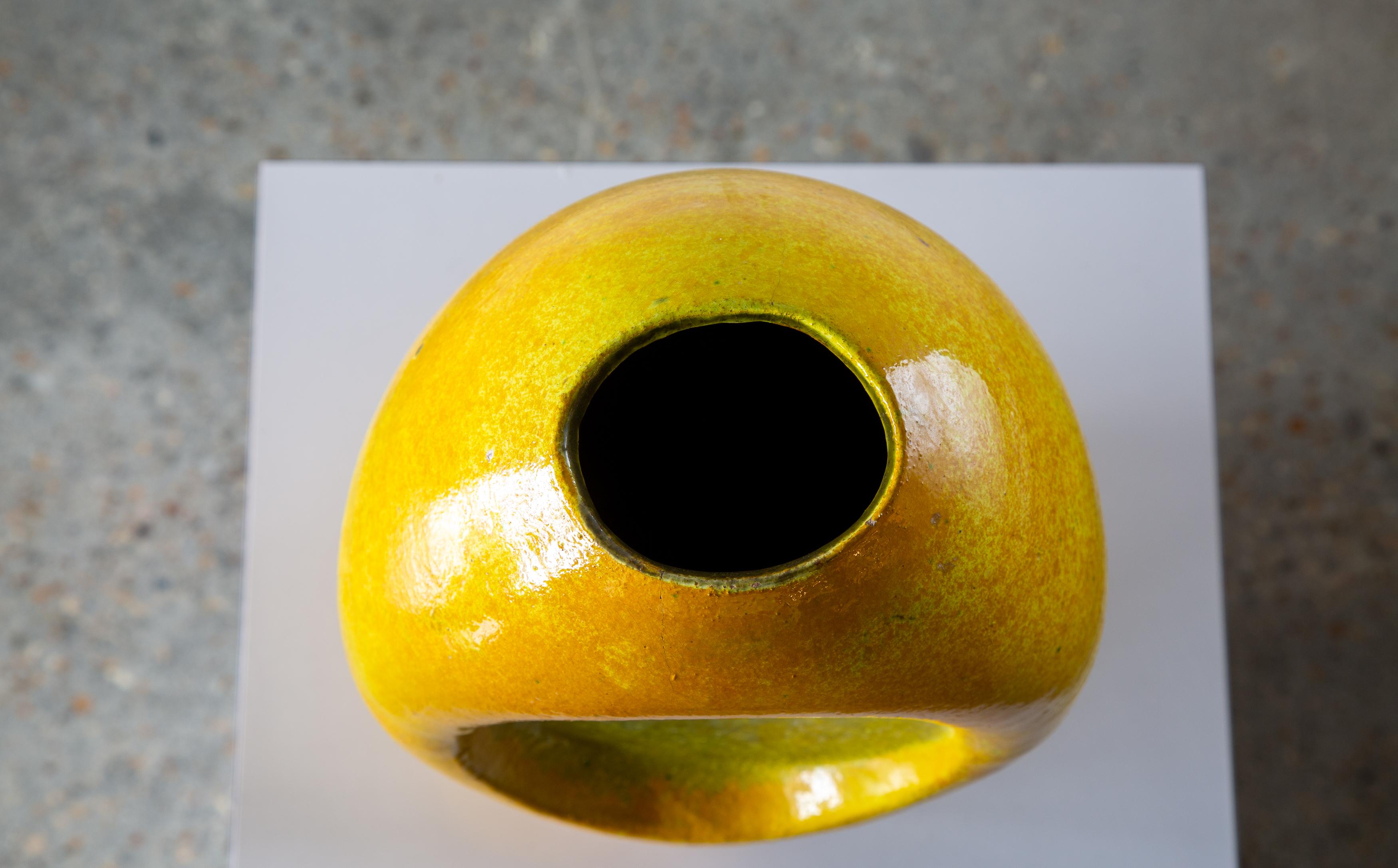 Large Bitossi Fritte Vase Italian Mod century modern ceramics Yellow Green In Good Condition For Sale In Virginia Beach, VA
