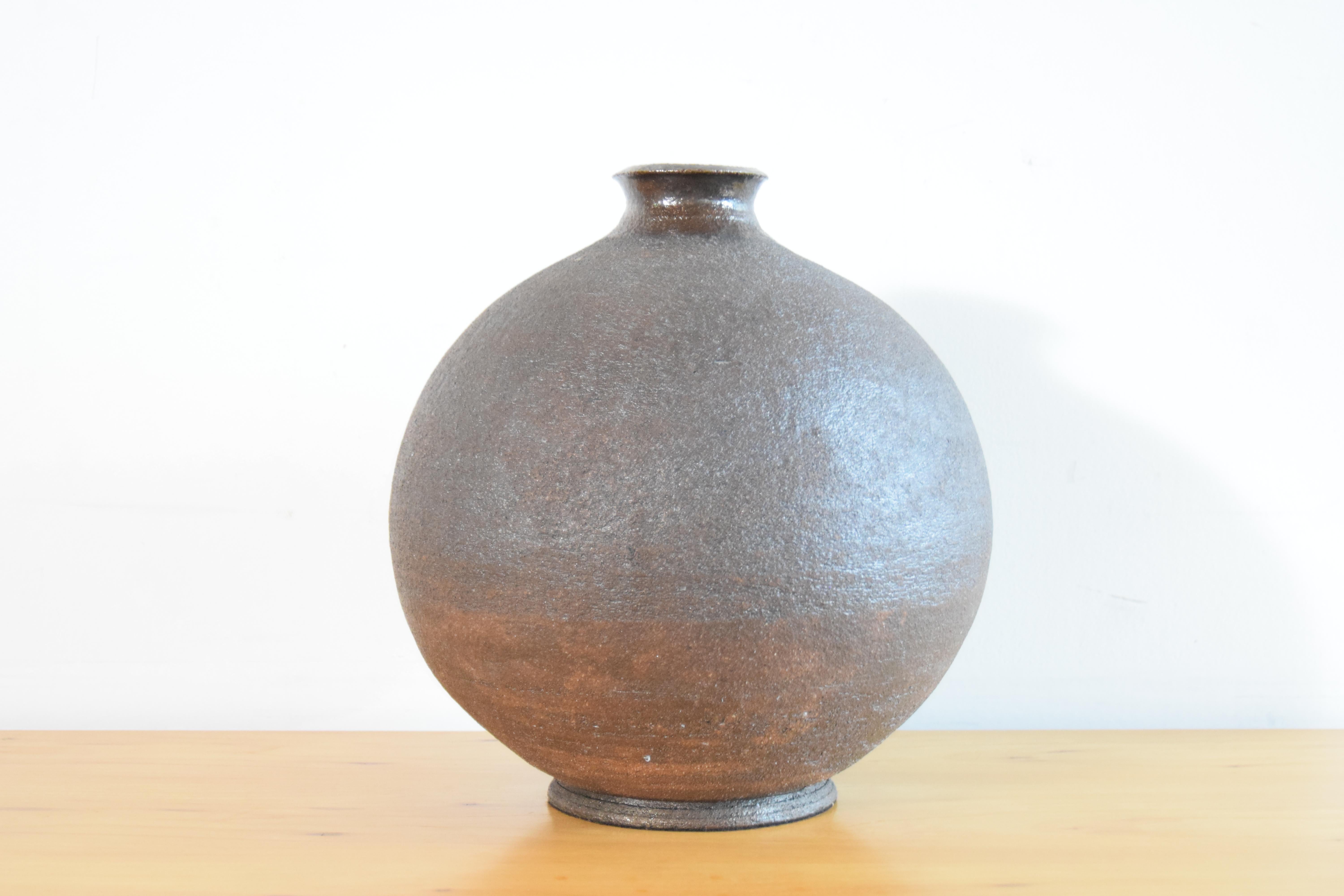 Large Bitossi Style Pottery Vase In Good Condition For Sale In Providence, RI