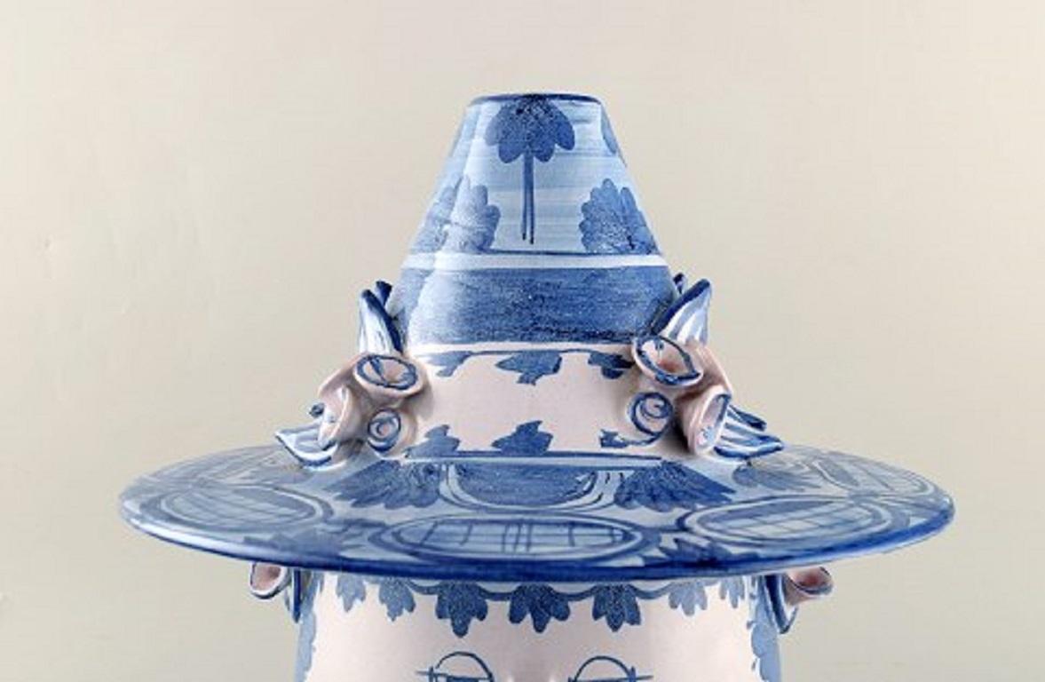 Large Bjørn Wiinblad, the blue house. Figure with a lid in the form of a hat by Bjorn Wiinblad. Danish design.
Marked at the bottom with the year 1981 and figure no. V 52.
Measures: 37 x 31 cm.
In perfect condition.
