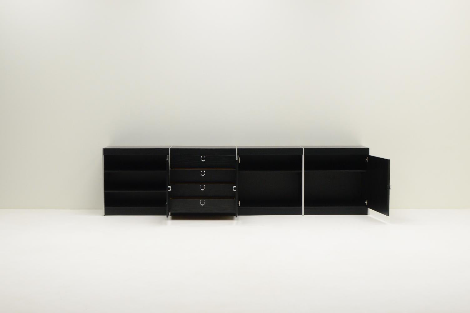 Allemand Grand buffet en aluminium et noir d'Interlübke, Allemagne, années 1980. en vente