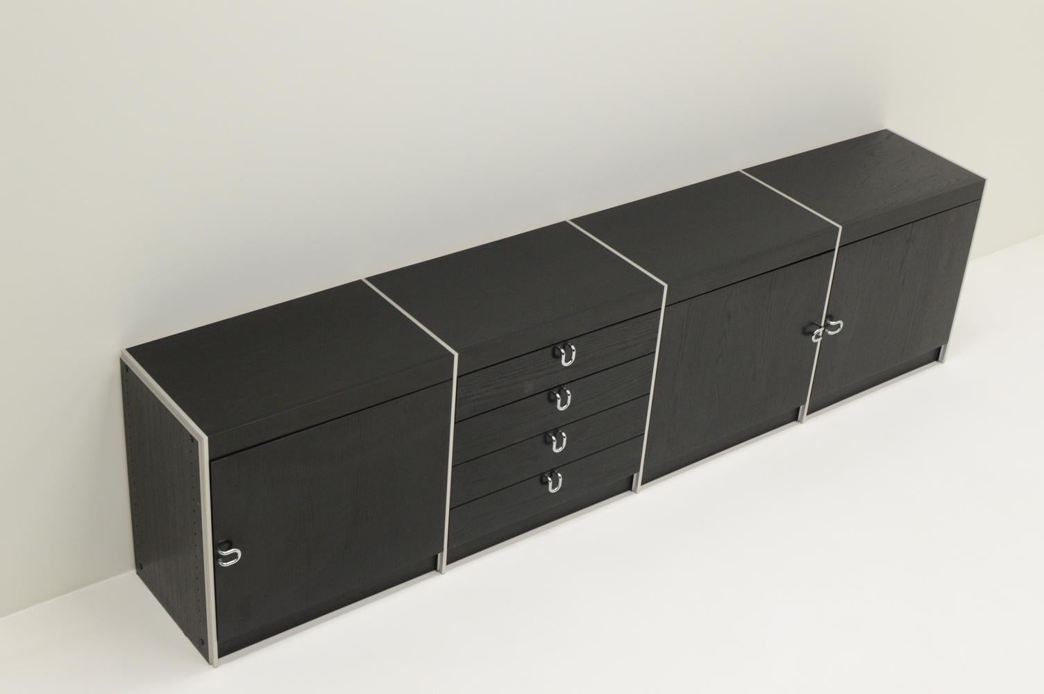 Grand buffet en aluminium et noir d'Interlübke, Allemagne, années 1980. Bon état - En vente à Landgraaf, NL