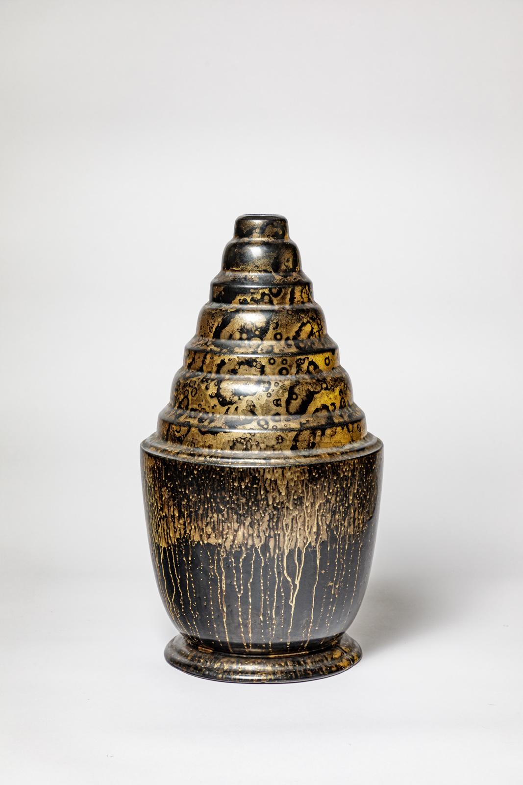 Francese Grande vaso in ceramica art déco nero e oro del 1940 di Lucien Brisdoux 44 cm in vendita