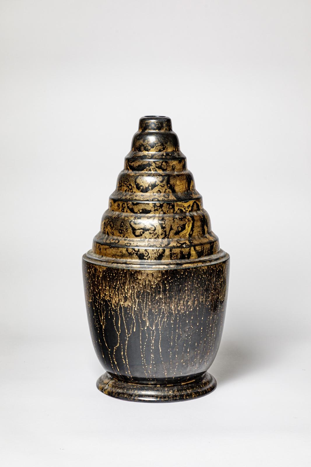 Grande vaso in ceramica art déco nero e oro del 1940 di Lucien Brisdoux 44 cm In condizioni ottime in vendita a Neuilly-en- sancerre, FR