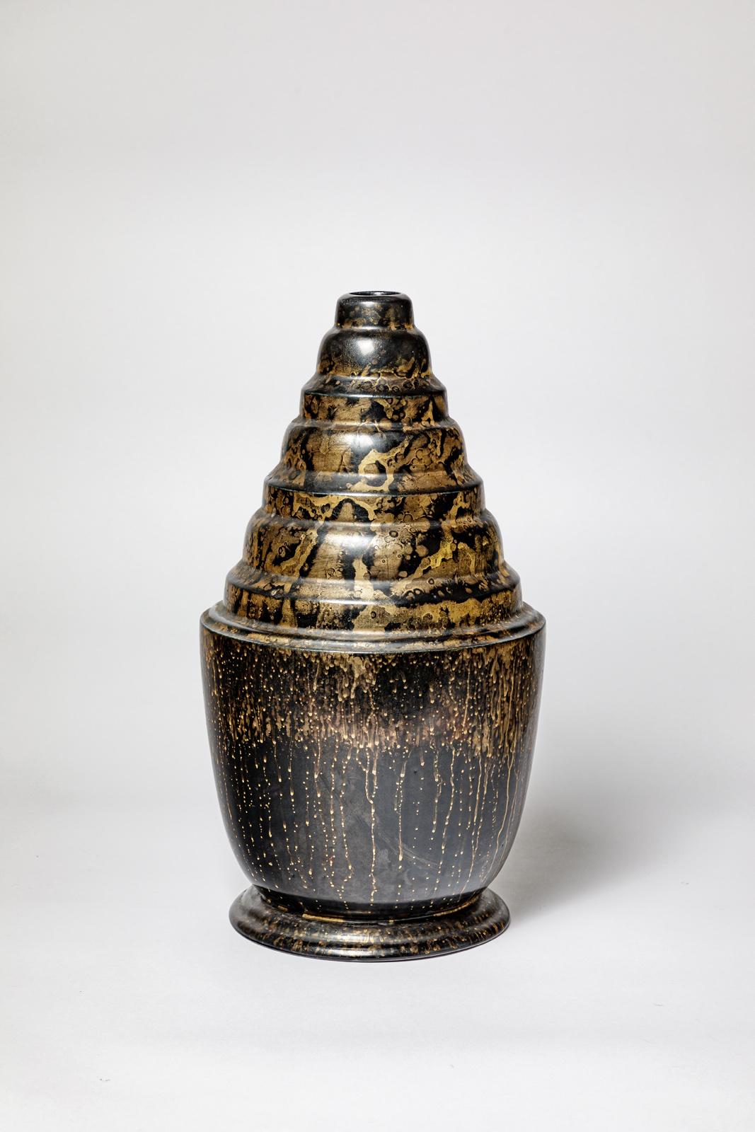 XX secolo Grande vaso in ceramica art déco nero e oro del 1940 di Lucien Brisdoux 44 cm in vendita