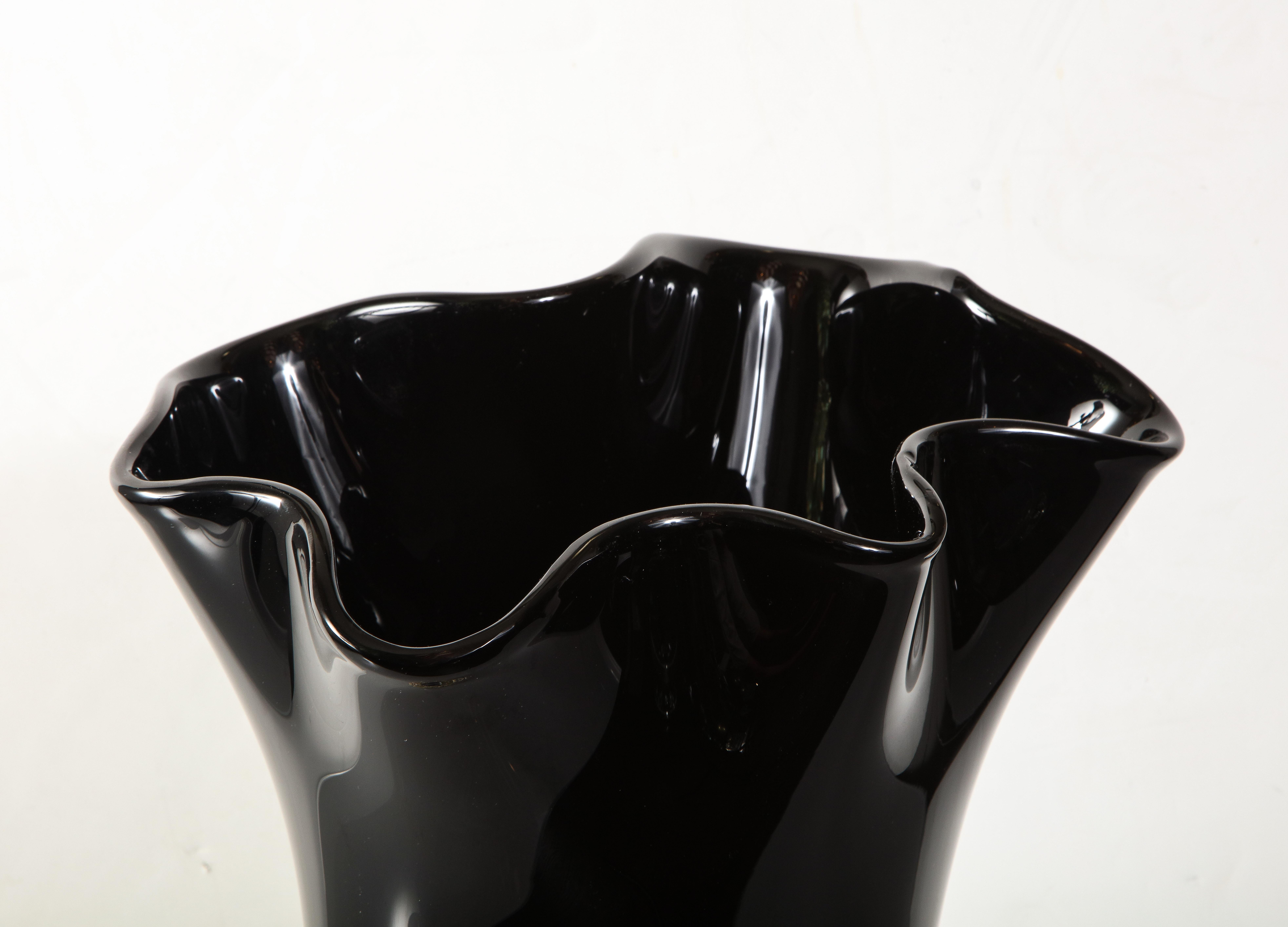 Large Venini Black and Gold Murano Glass Fazzoletto Vase For Sale 1