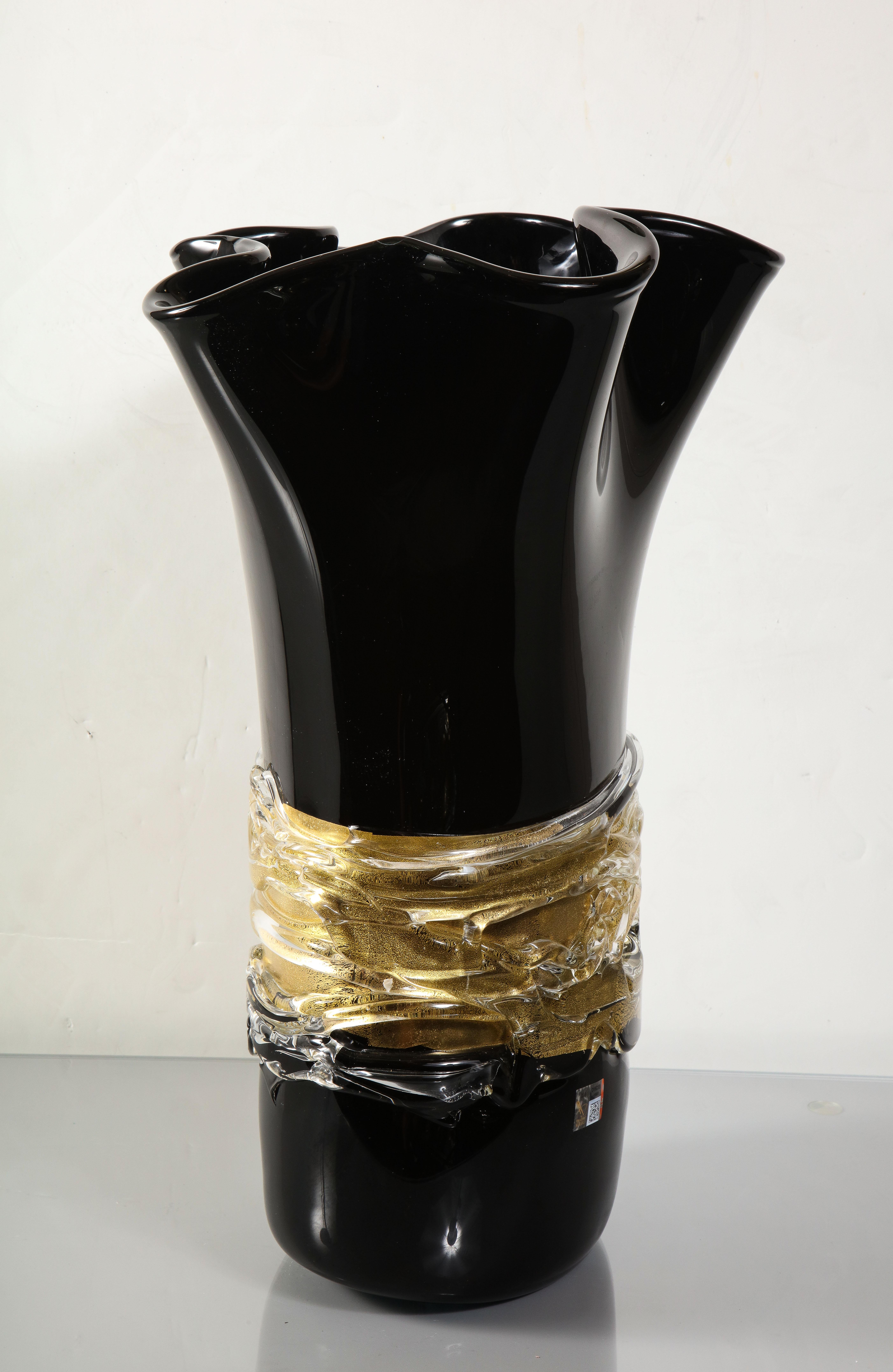 Mid-Century Modern Large Venini Black and Gold Murano Glass Fazzoletto Vase For Sale