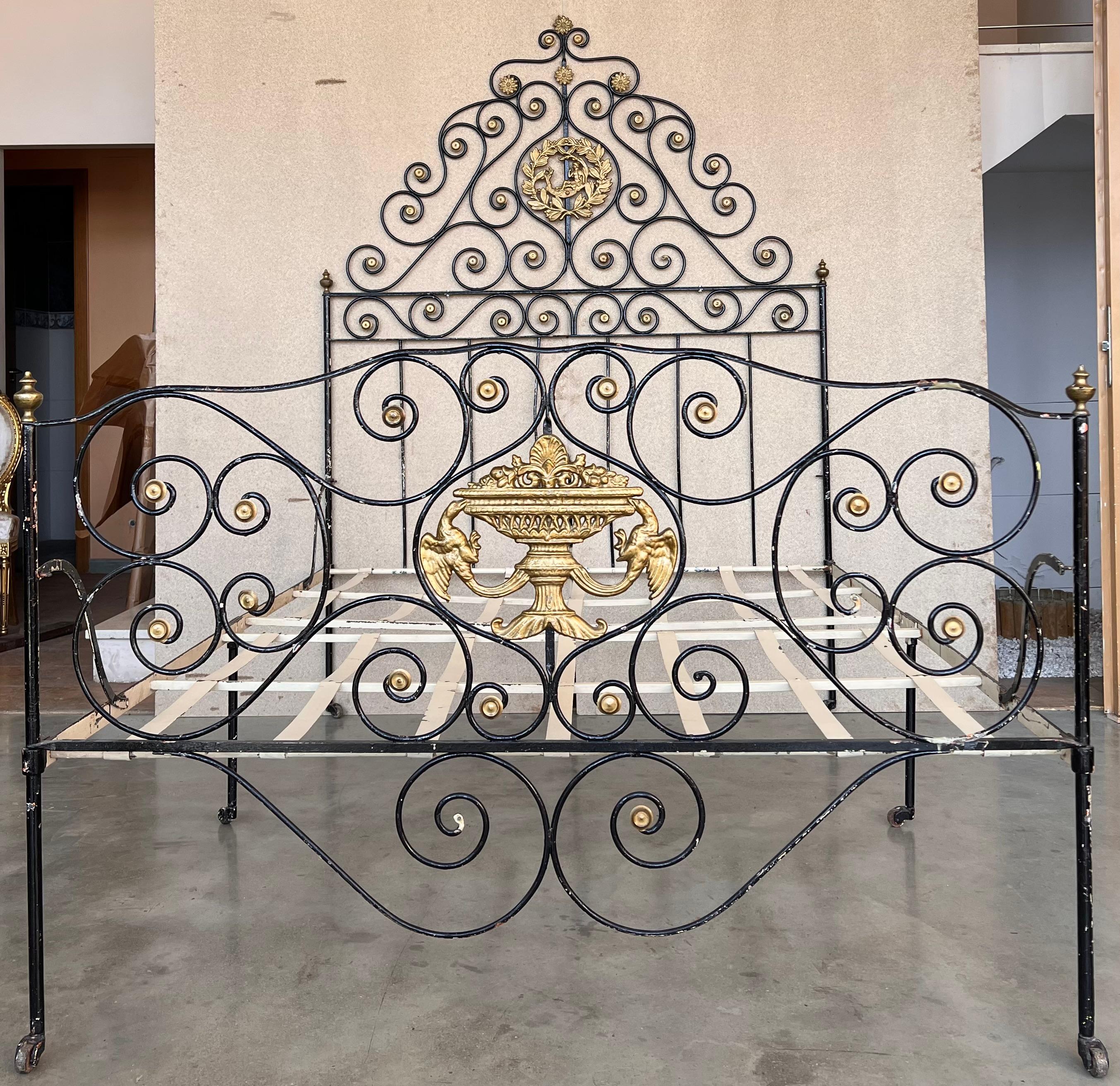 Large black and golden iron & bronze full bed, early 19th century
This original bed has the slabs fixed and you can fold the bed as you can see in the pictures. Its very easy to use.
The bed is in its original condition. We can restore the piece