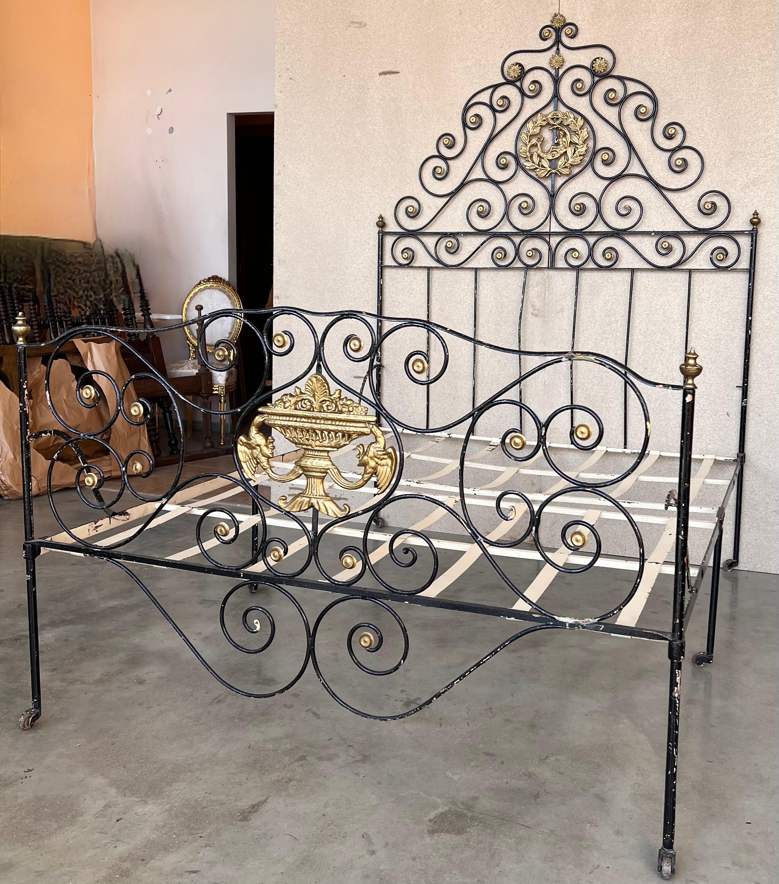 Large Black and Golden Iron & Bronze Full Bed, Early 19th Century In Good Condition For Sale In Miami, FL