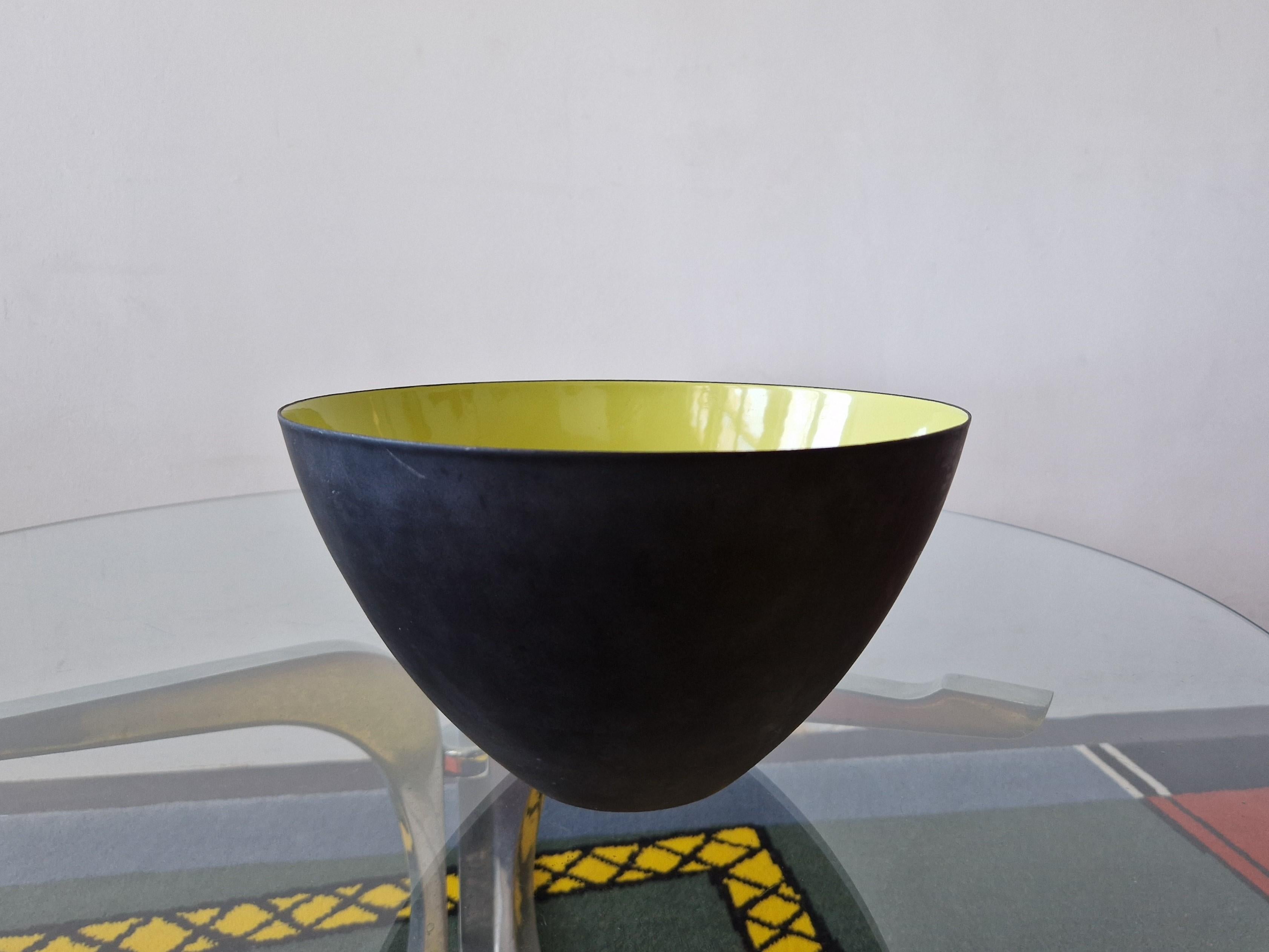 This 'Krenit' bowl was designed by mechanical engineer Herbert Krenchel and his good friend Torben Ørskov who put them in production in 1953. They had realised that Americans ate a lot of salad, so they wanted to make a series of bowls for that