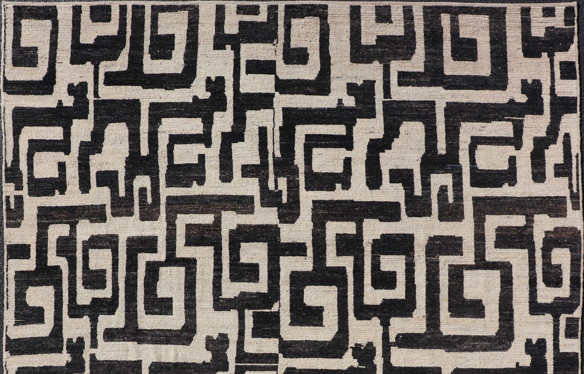 Large Black and Ivory Abstract Modern Casual Rug by Keivan Woven Arts In Excellent Condition For Sale In Atlanta, GA
