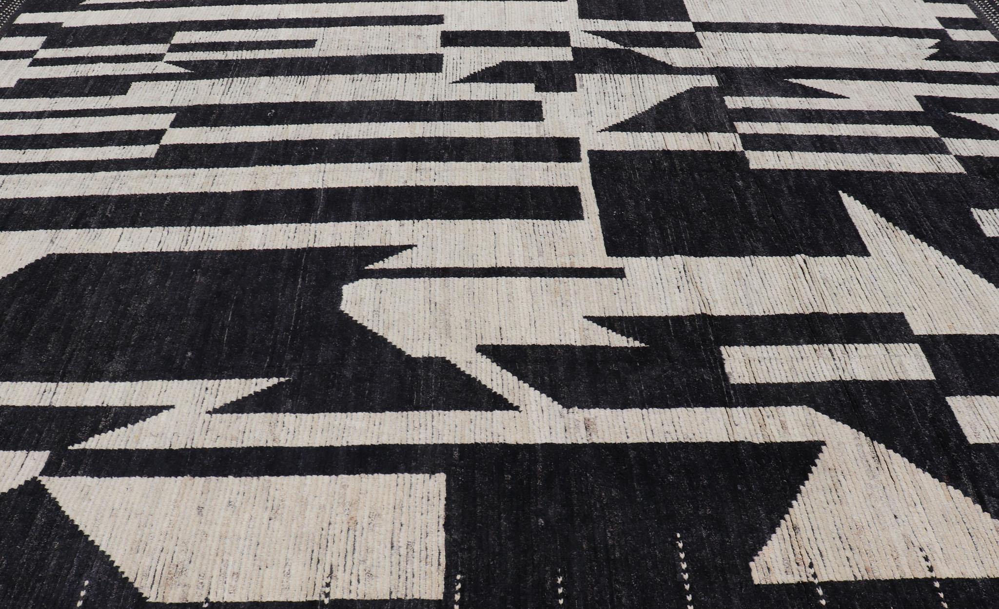 Grand tapis abstrait moderne et décontracté noir et ivoire surdimensionné en vente 2