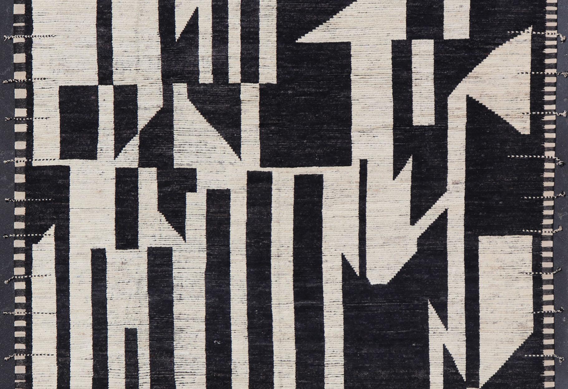 Large Black and Ivory Oversized Abstract Modern Casual Rug For Sale 7