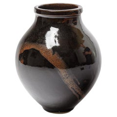 Grand noir et rouge  vase en céramique grès fait main par ATOI circa 2010 24 cm