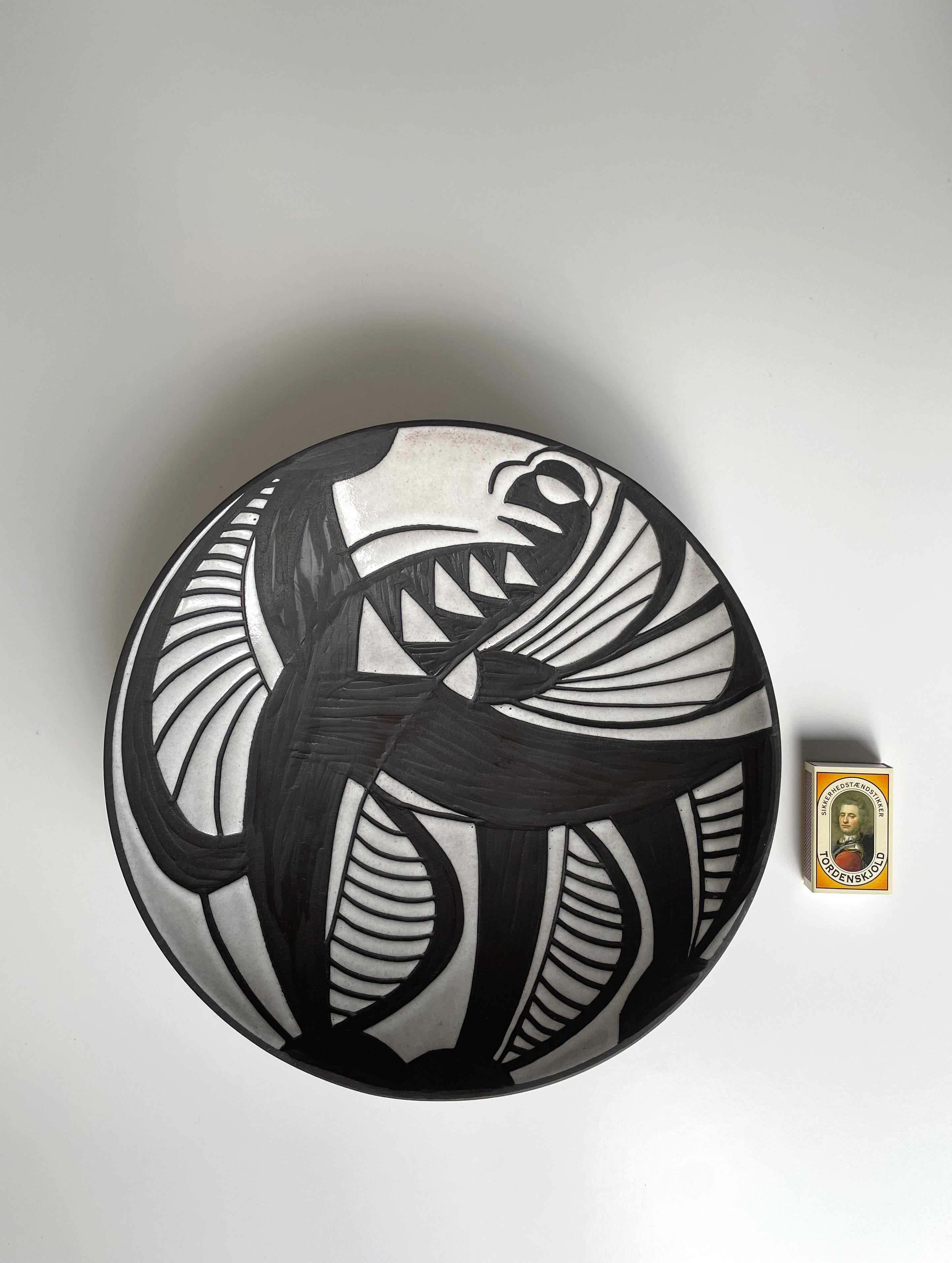 Großer schwarz-weißer Keramik-Wandteller aus den 1950er Jahren, Starck, Andersen im Angebot 1