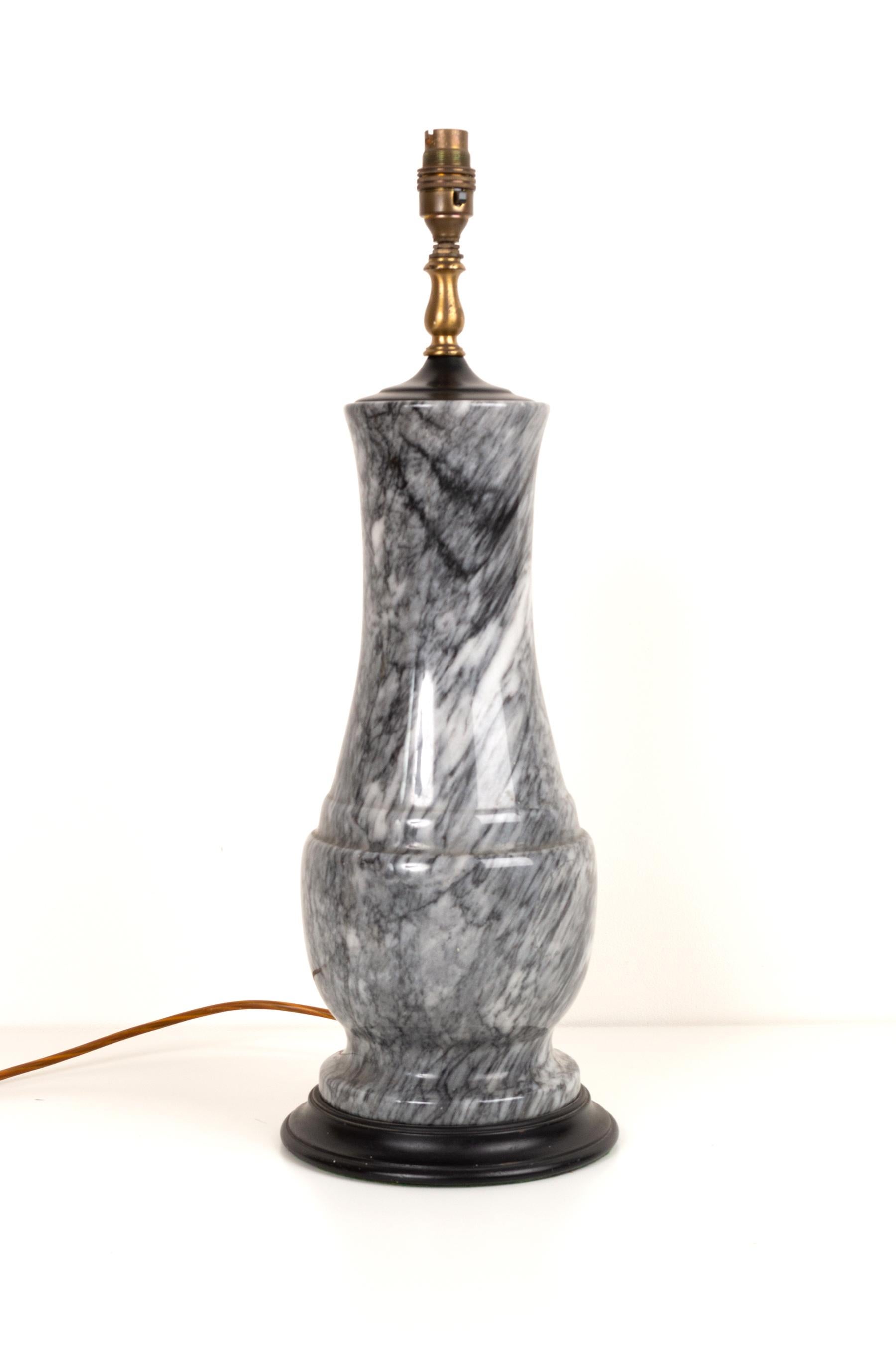 Gran lámpara de sobremesa de mármol blanco y negro, c.1970 Moderno en venta