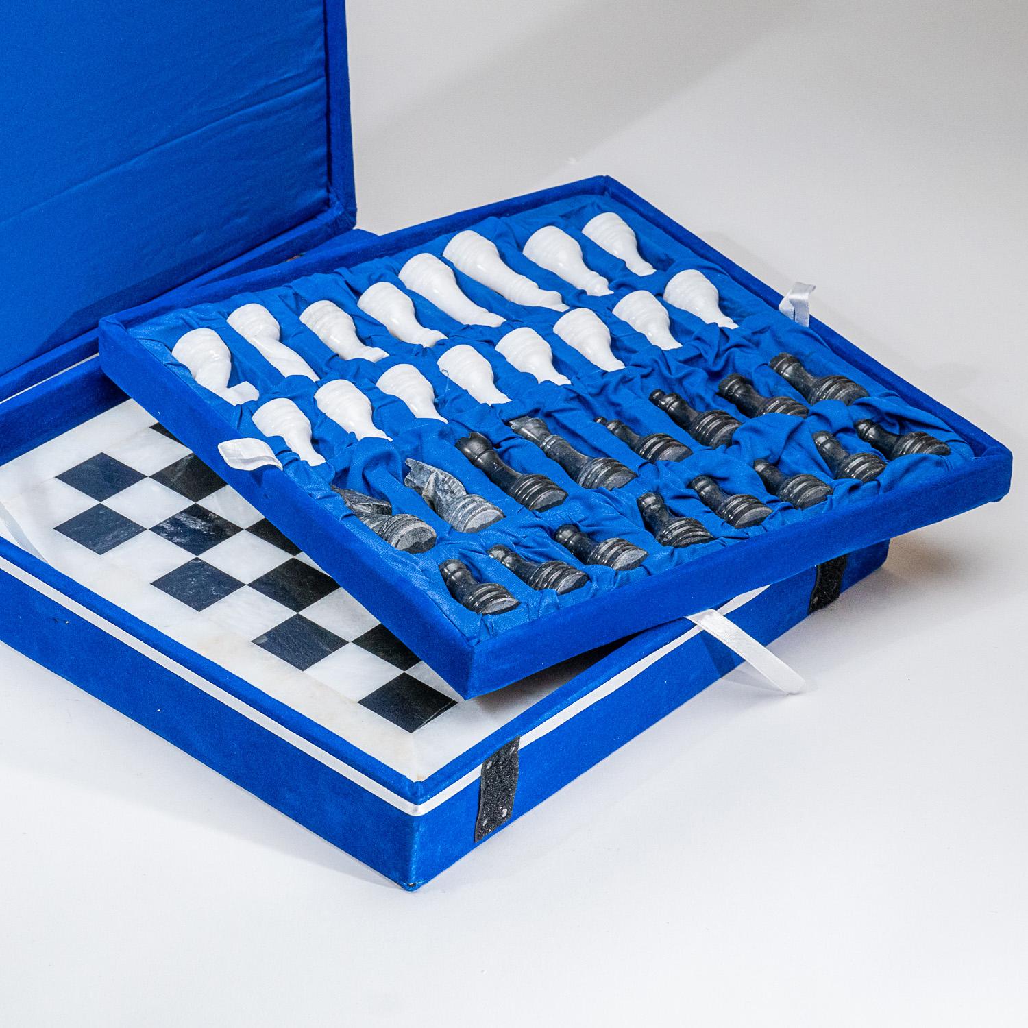 Large Black and White Onyx Chess Set with Blue Velvet Box For Sale at 1stDibs