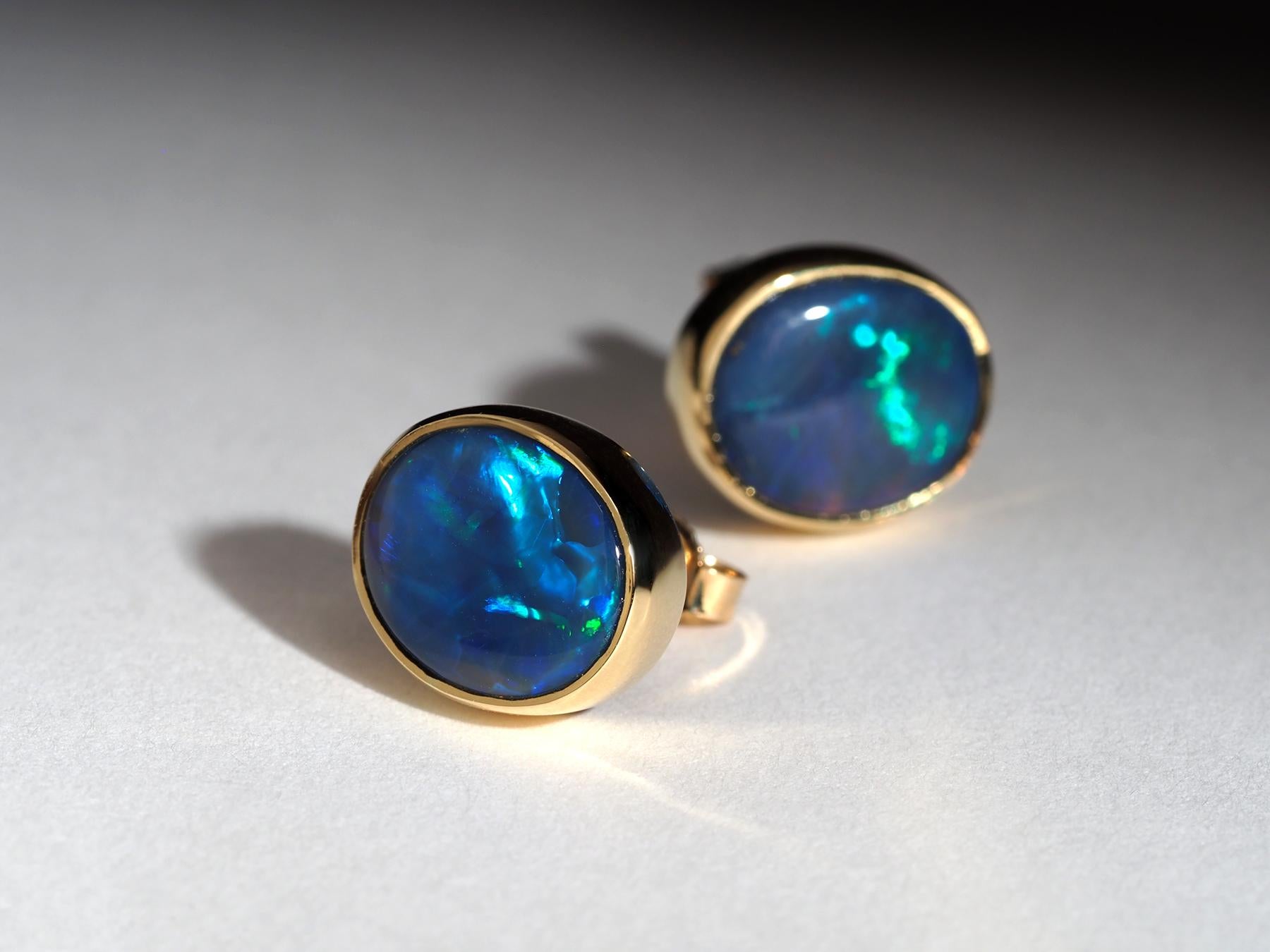 Clous d'oreilles en or jaune 18 carats avec grande opale noire d'Australie, cadeau Neuf - En vente à Berlin, DE