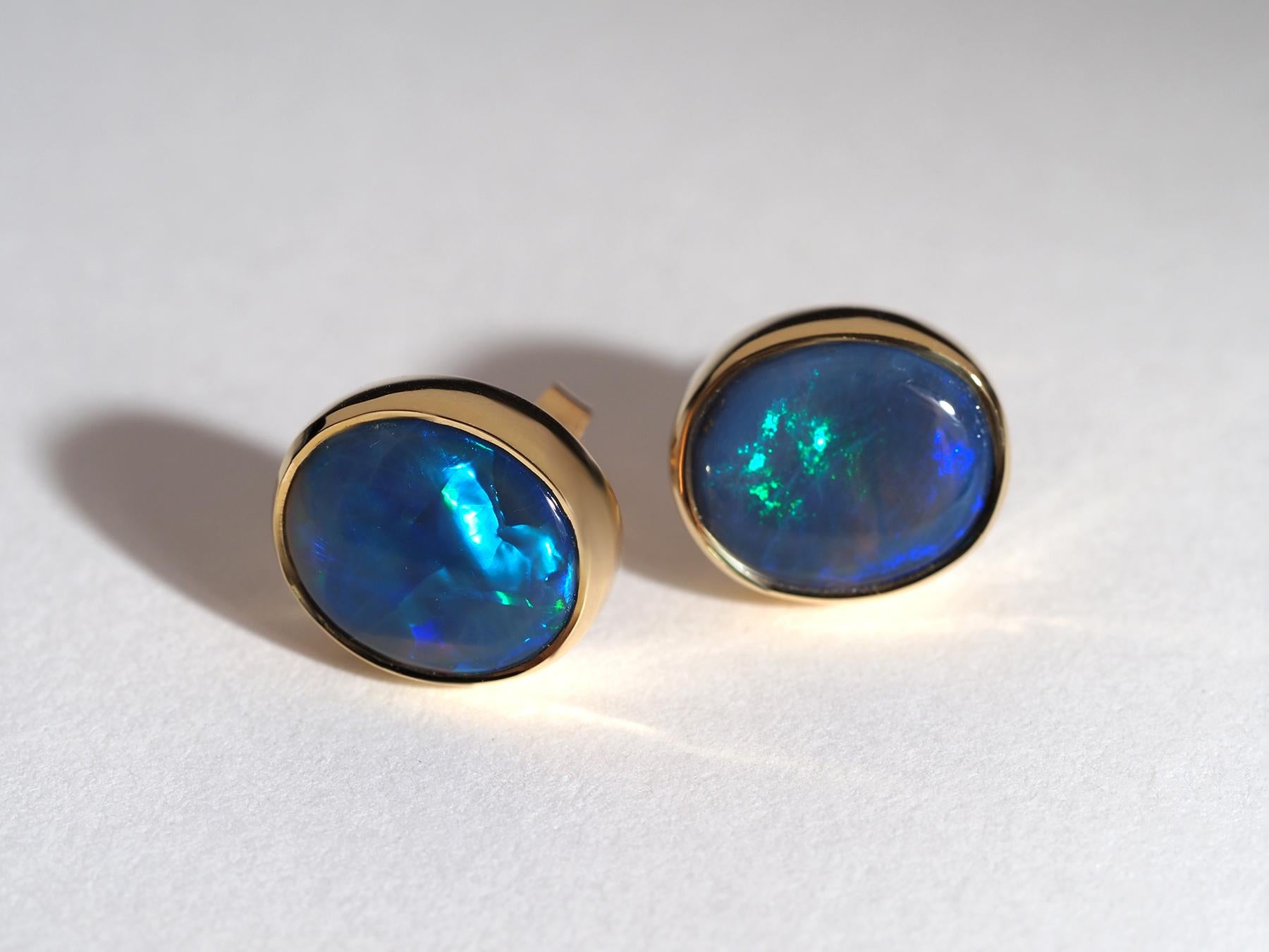 Clous d'oreilles en or jaune 18 carats avec grande opale noire d'Australie, cadeau Unisexe en vente