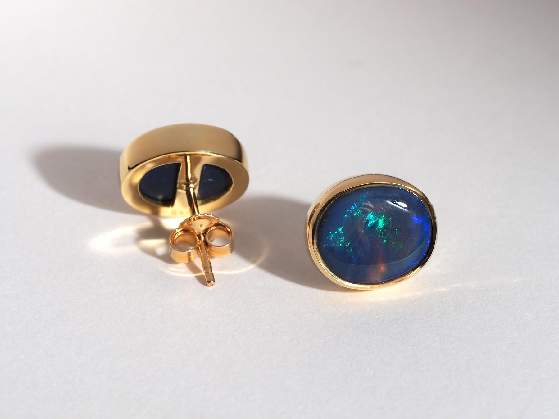 Clous d'oreilles en or jaune 18 carats avec grande opale noire d'Australie, cadeau en vente 1