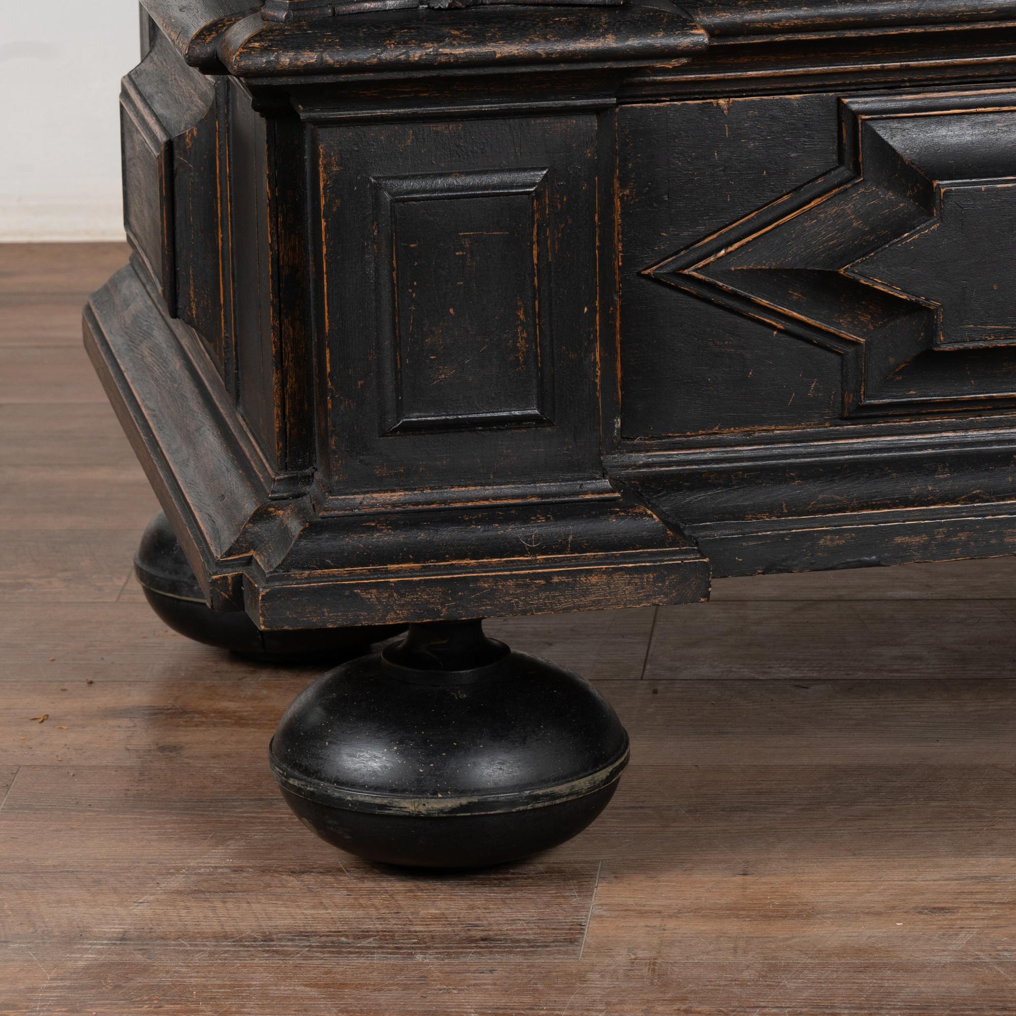 Gran Armario Barroco Negro de Roble, Dinamarca Circa 1740-80 5