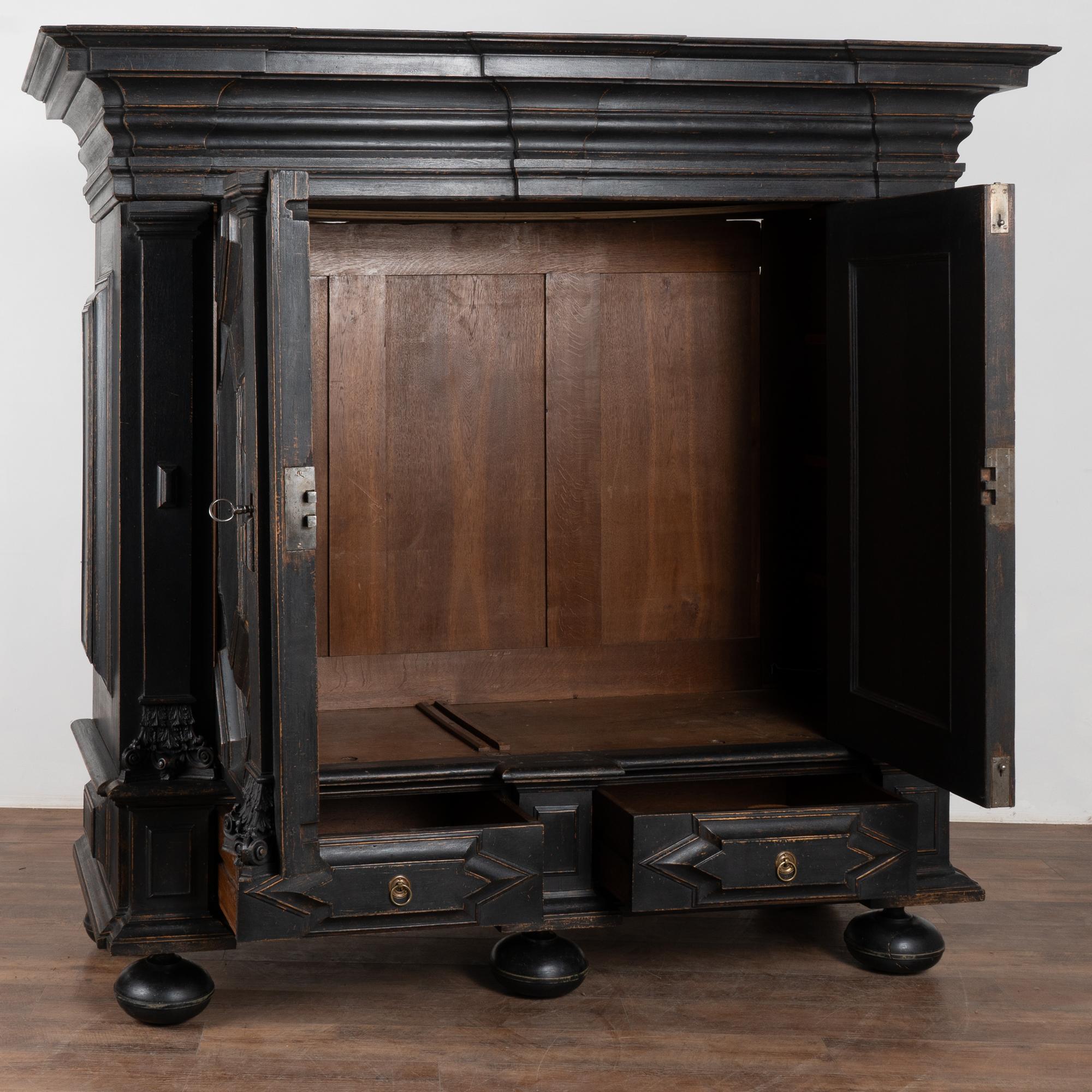 Gran Armario Barroco Negro de Roble, Dinamarca Circa 1740-80 Danés