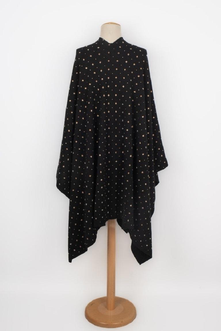 Large Black Cashmere Shawl In Excellent Condition For Sale In SAINT-OUEN-SUR-SEINE, FR