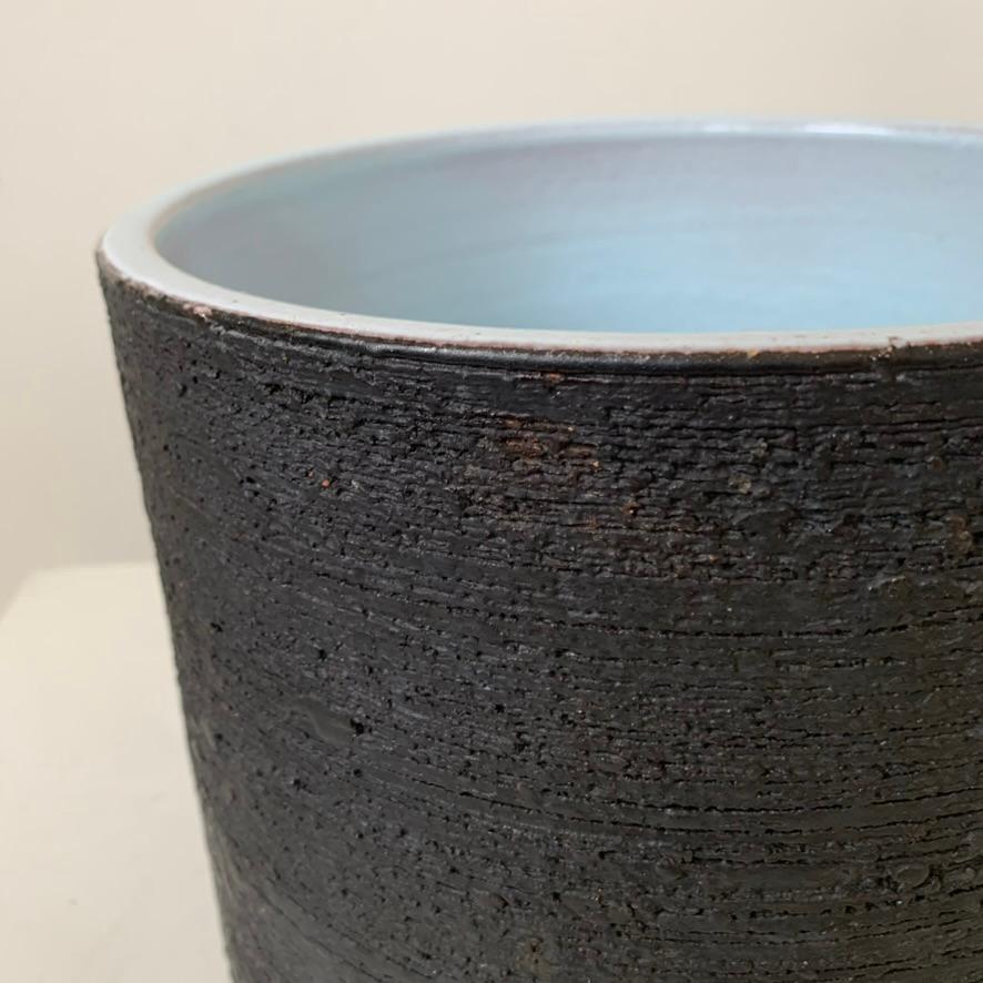 Céramique Grande céramique noire de Rogier Vandeweghe pour Amphora, circa 1964, Belgique. en vente