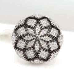 Large Diamond Ring 18 Karat Gold White natural Diamonds