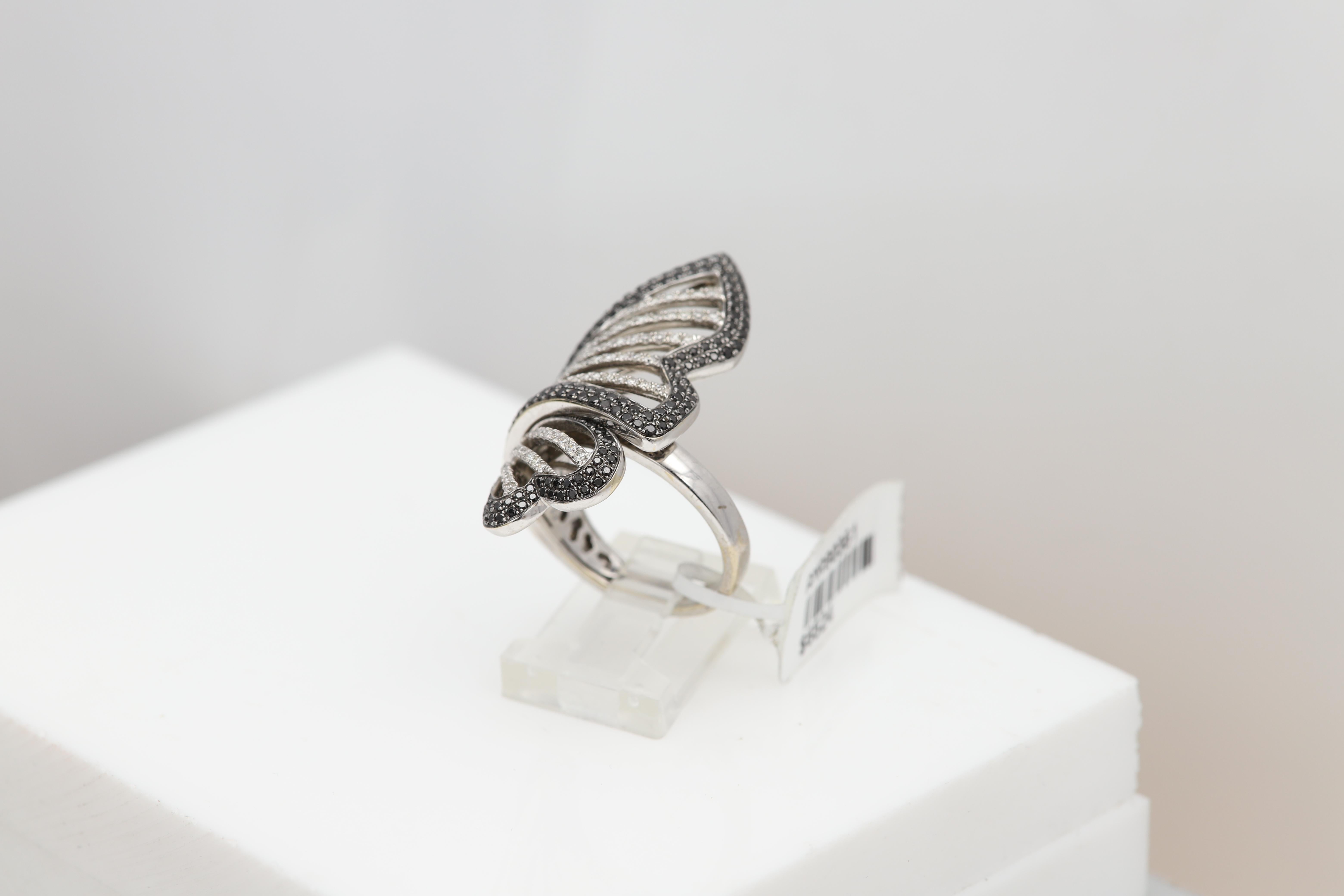 Grande anello con diamante nero in oro 18 carati con diamanti naturali bianchi e neri in vendita 4