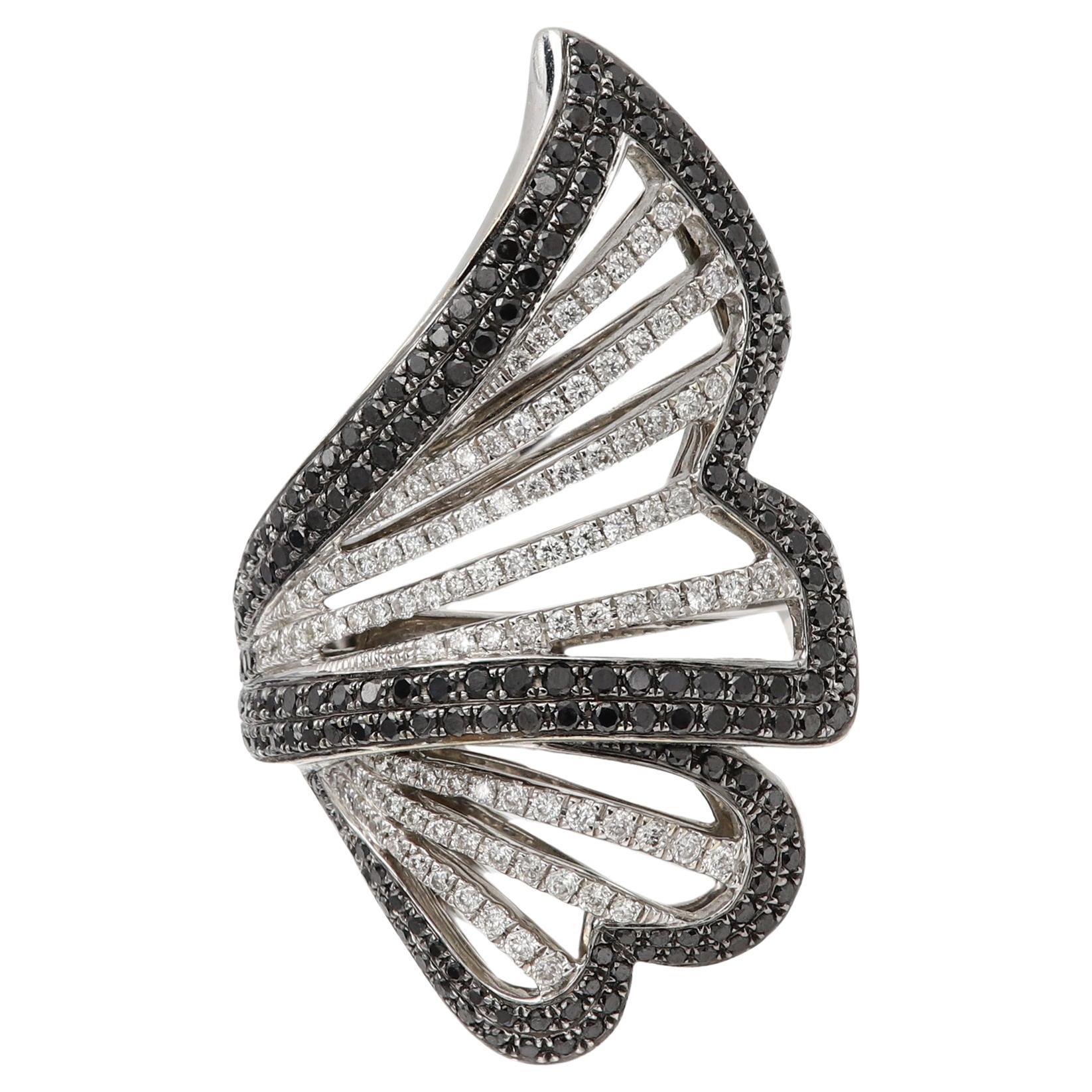 Large Black Diamond Ring 18 Karat Gold Black and White natural Diamonds