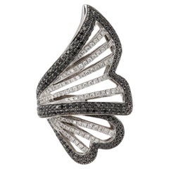 Large Black Diamond Ring 18 Karat Gold Black and White natural Diamonds