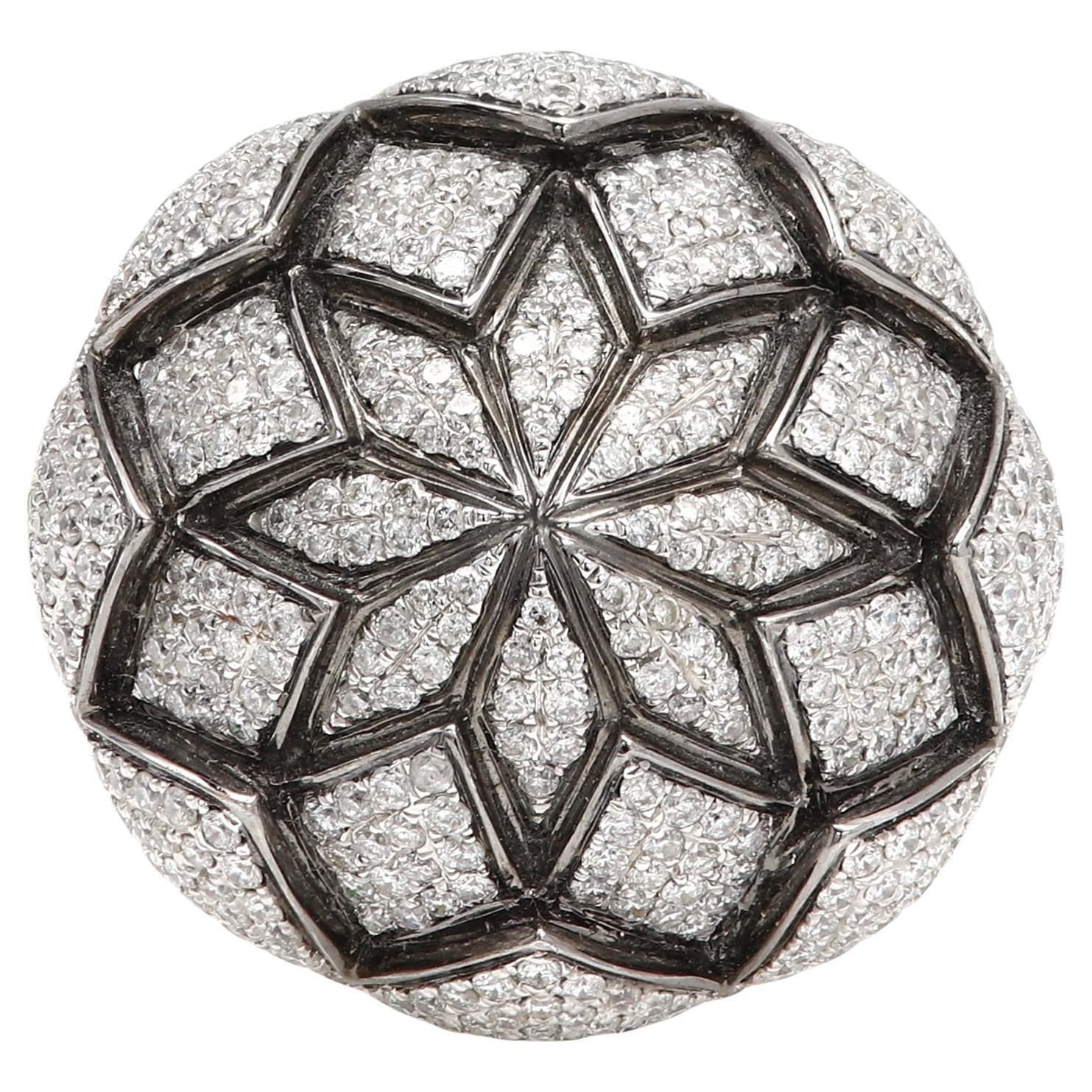 Large Diamond Ring 18 Karat Gold White natural Diamonds For Sale