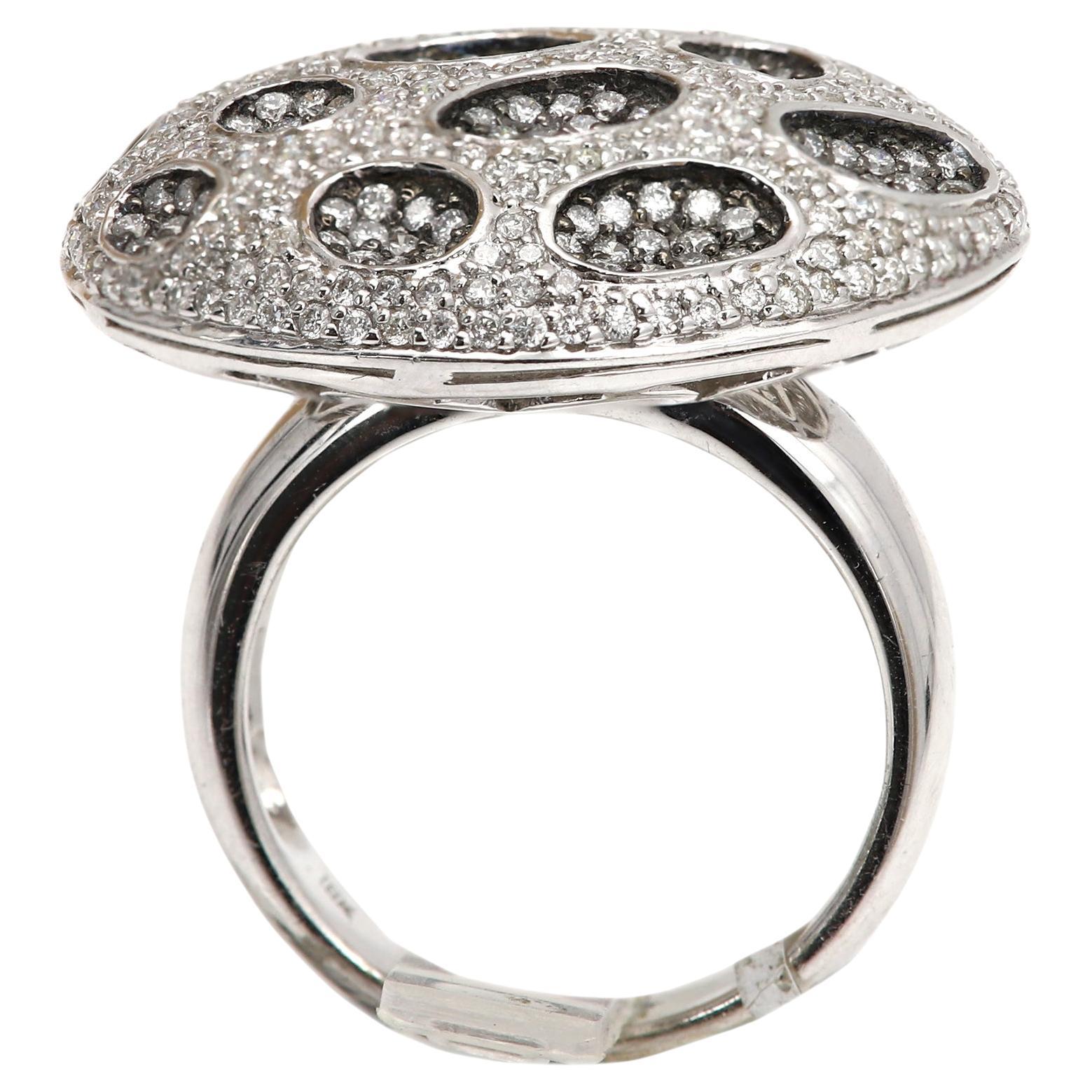 New 18k Dome Ring
Large Flower Dome Style
Approx weight 13.4 grams
Approx Diameter size 26mm
Finger size 7
Natural White Diamonds approx 1.76 carat GH-SI
Gift Box & Appraisal
(#oro FTR13140_19250891)