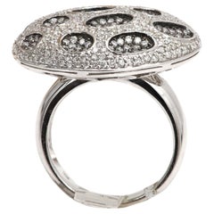 Large Diamond Ring 18 Karat Gold White natural Diamonds