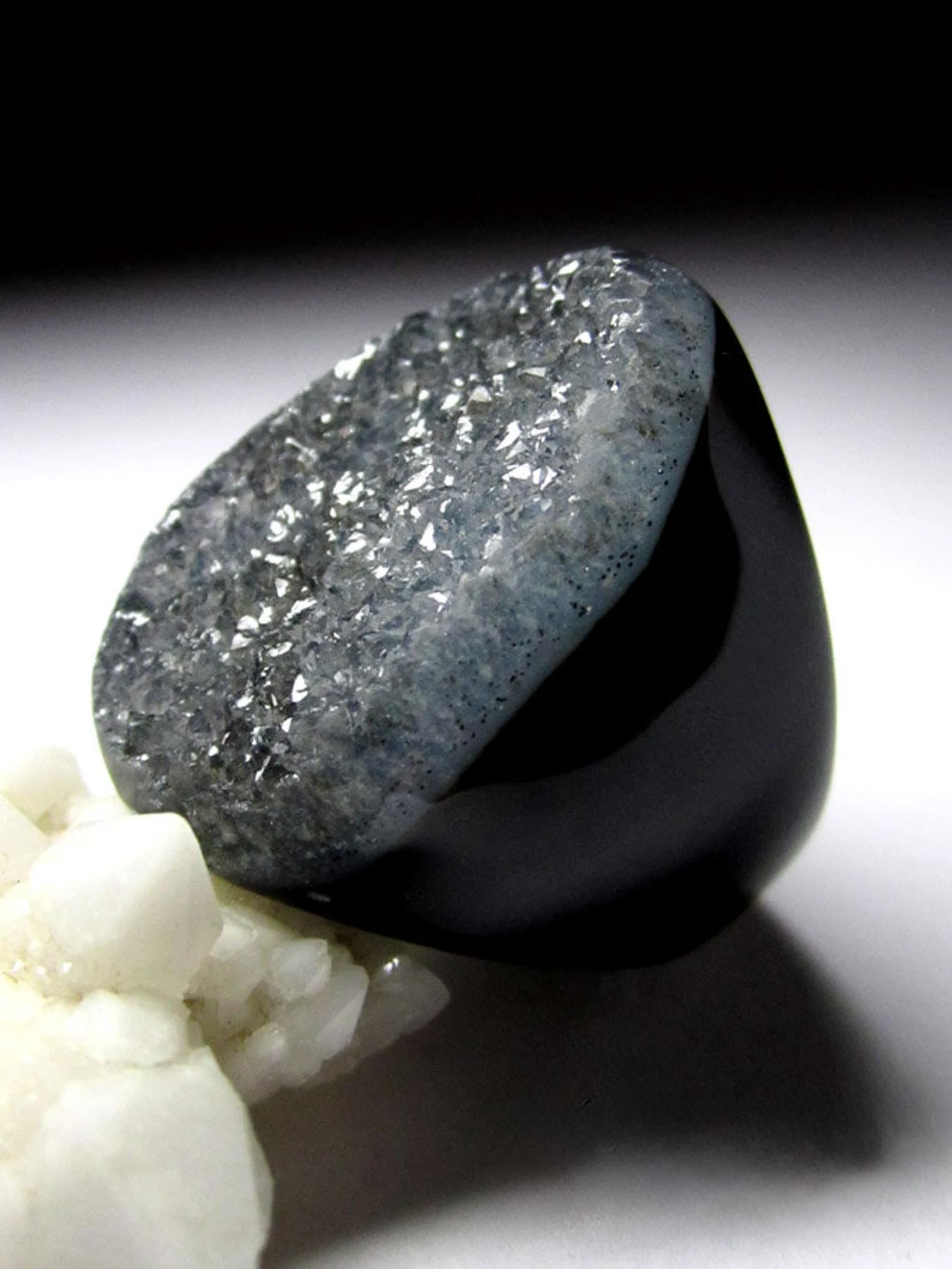 Big Black Druzy Agate Quartz Crystals Ring Chalcedony Natural Brazilian Gemstone In New Condition For Sale In Berlin, DE
